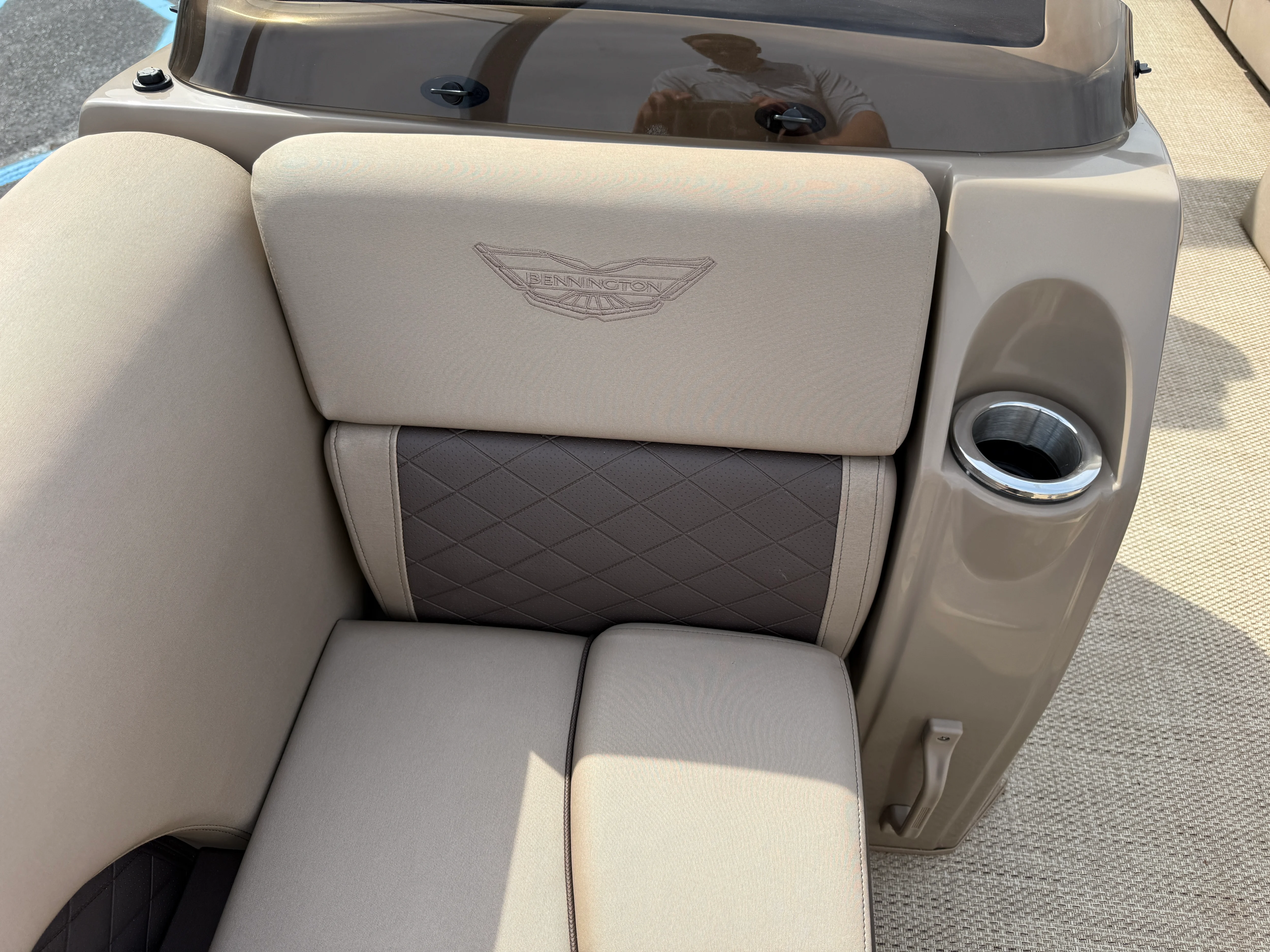 2024 Bennington 22 L Image Thumbnail #8