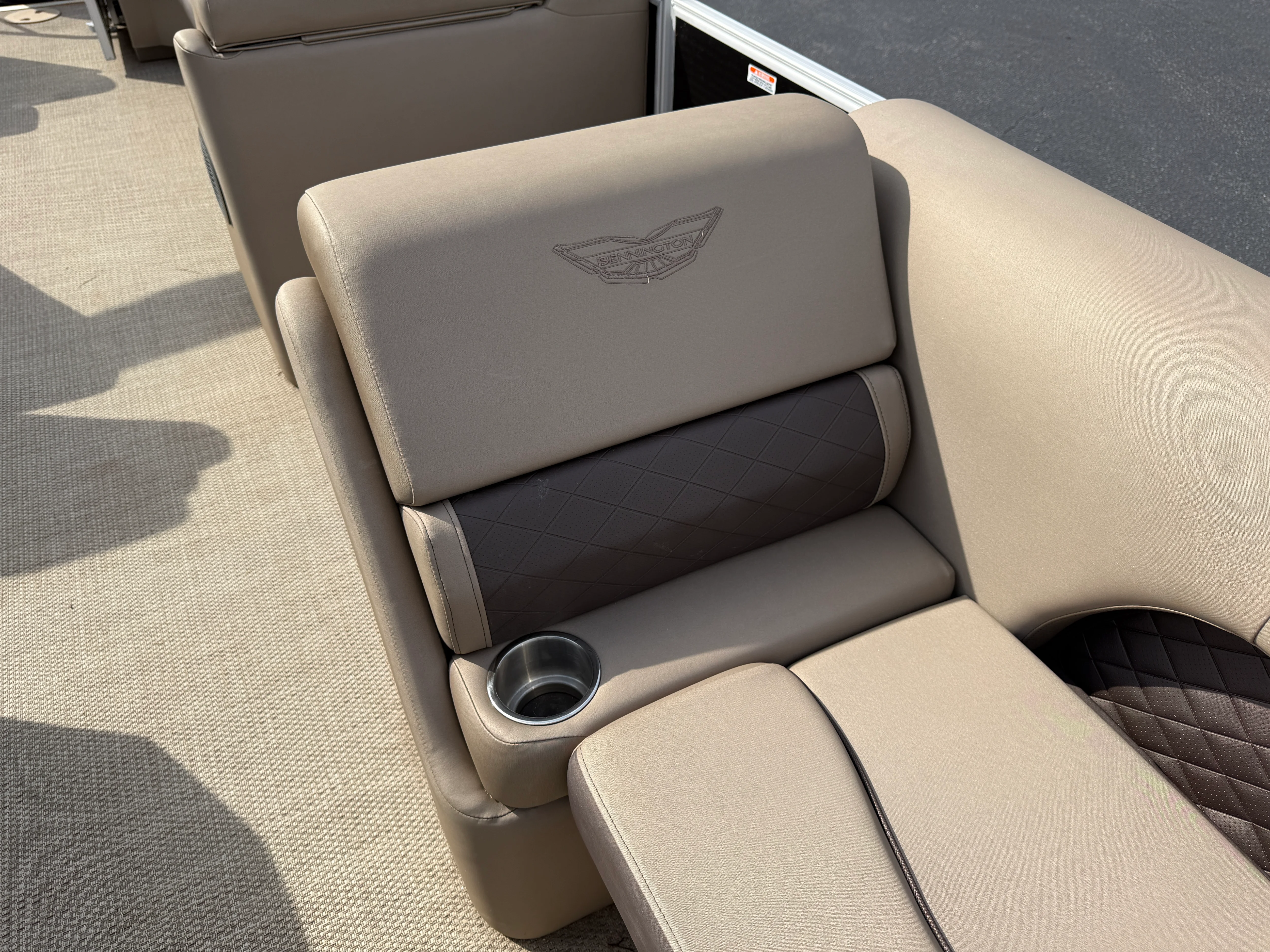 2024 Bennington 22 L Image Thumbnail #9