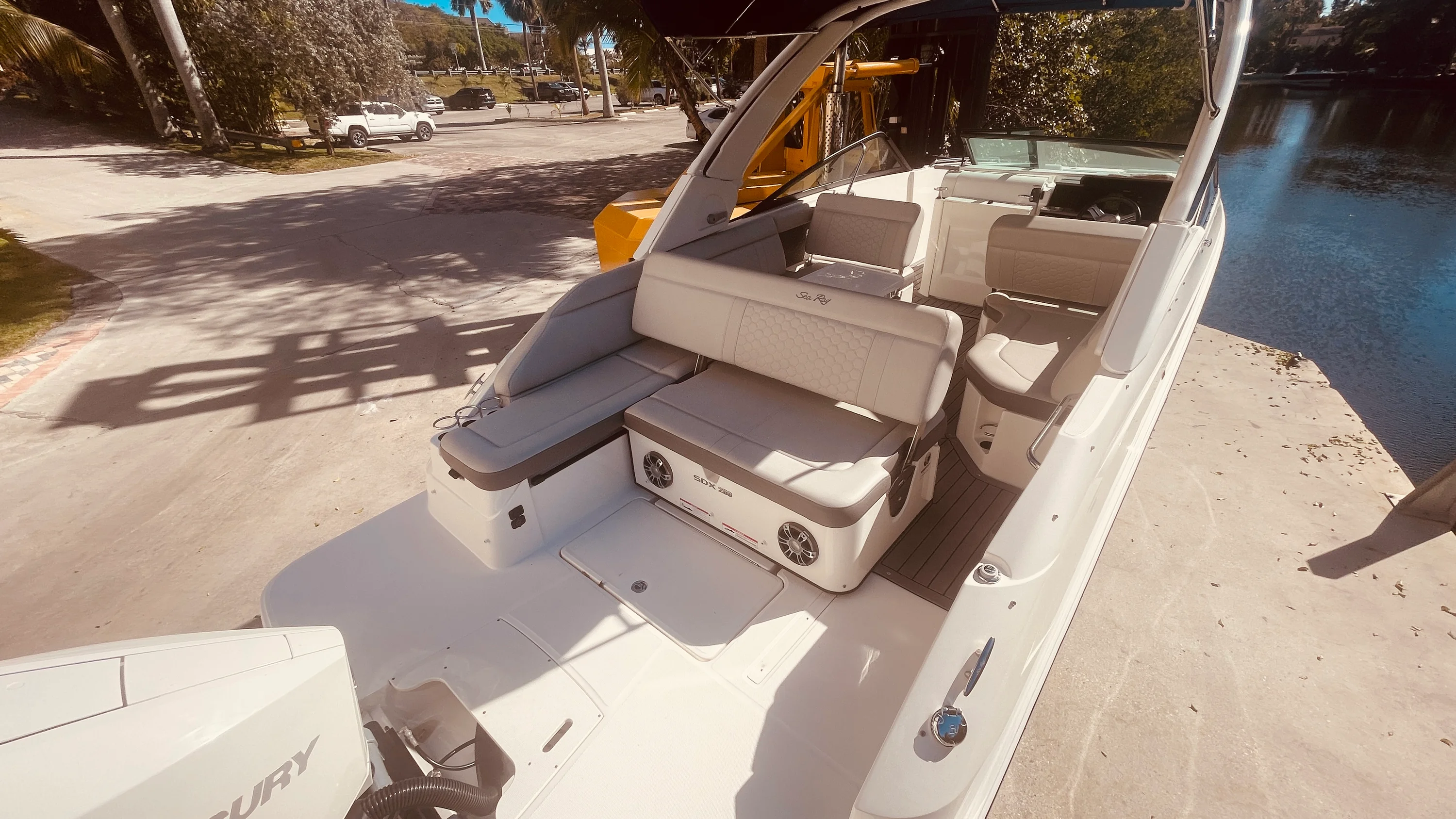 2021 Sea Ray 250 SDX OUTBOARD Image Thumbnail #32