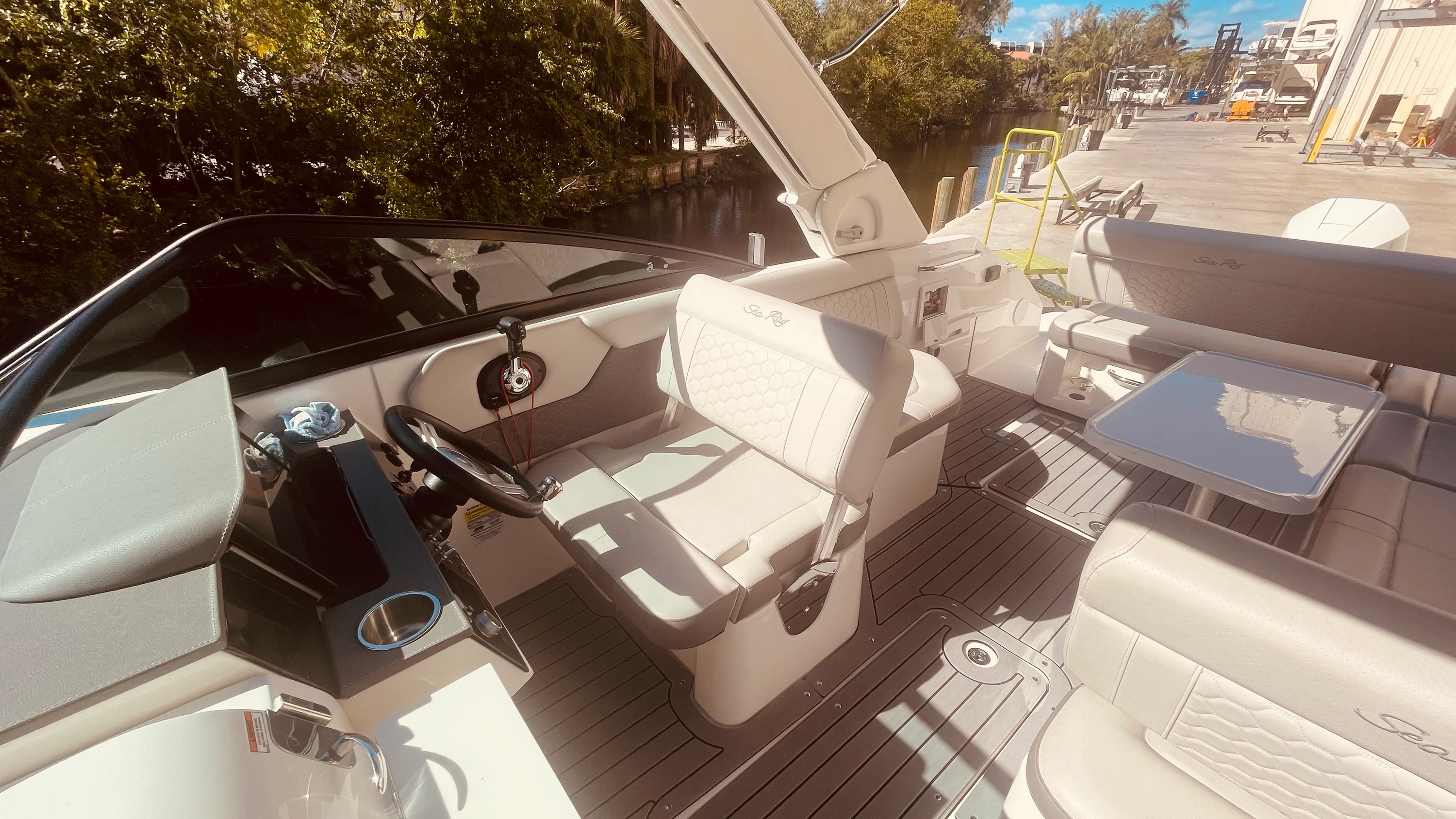 2021 Sea Ray 250 SDX OUTBOARD Image Thumbnail #21