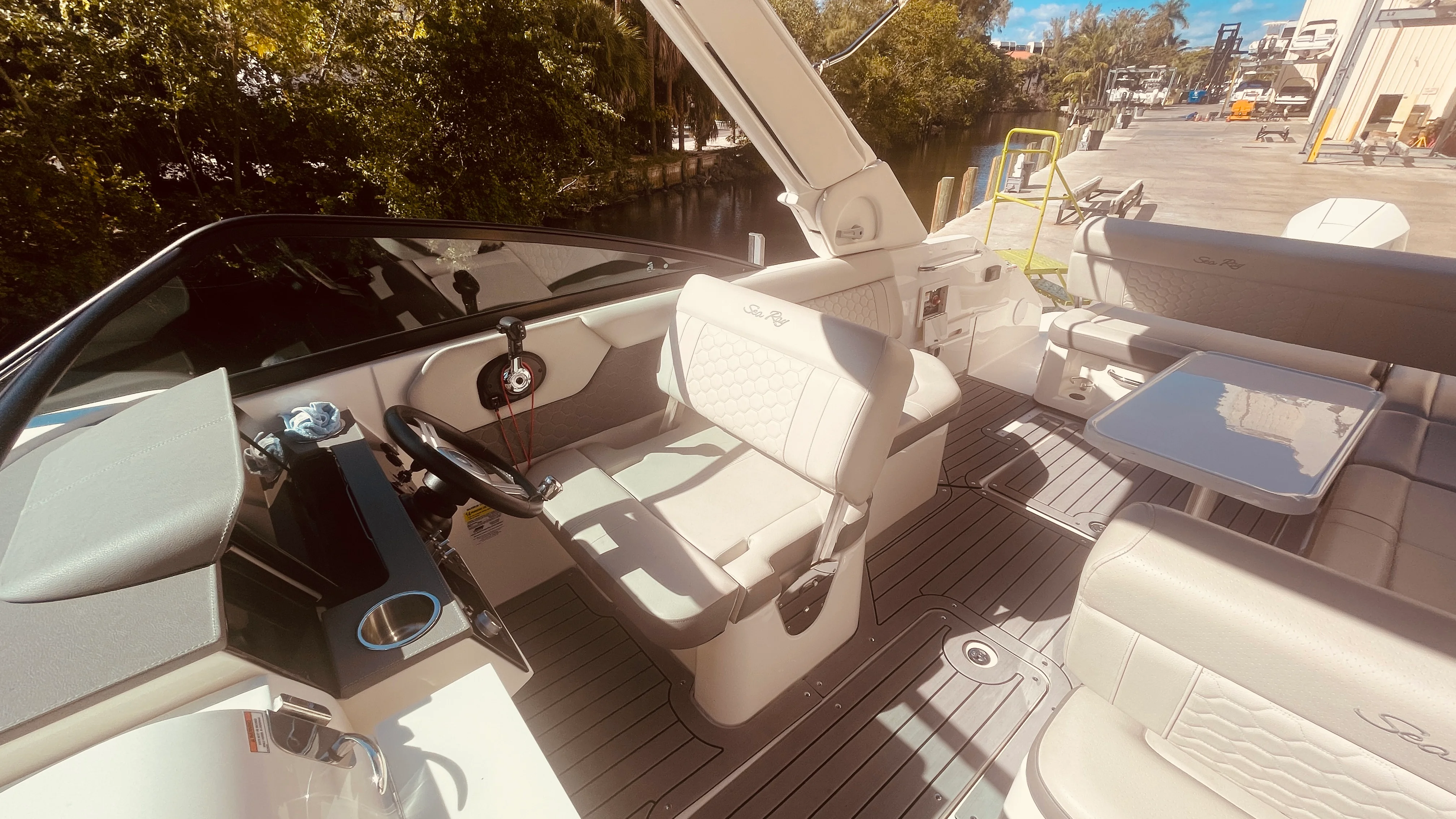 2021 Sea Ray 250 SDX OUTBOARD Image Thumbnail #21