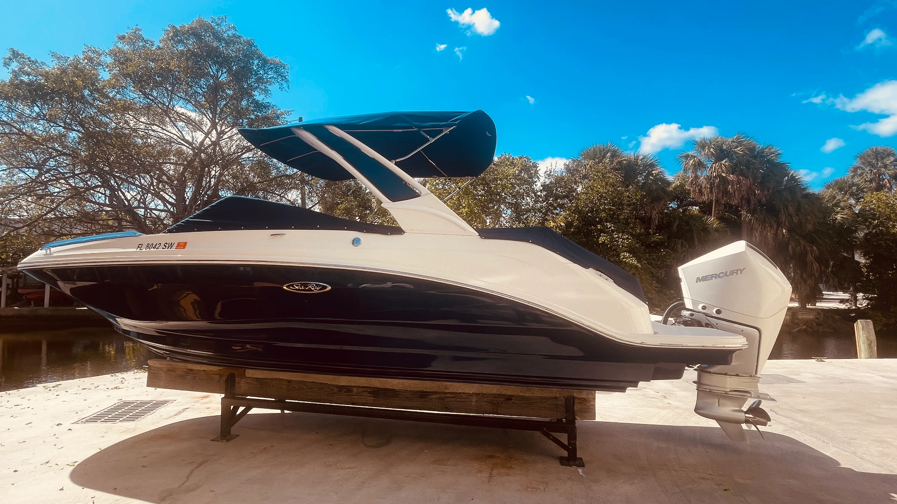 2021 Sea Ray 250 SDX OUTBOARD Image Thumbnail #3