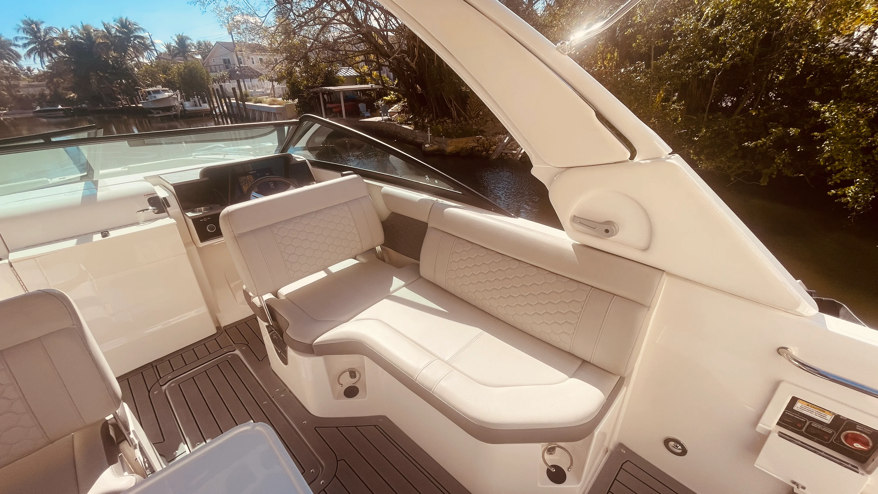 2021 Sea Ray 250 SDX OUTBOARD Image Thumbnail #22