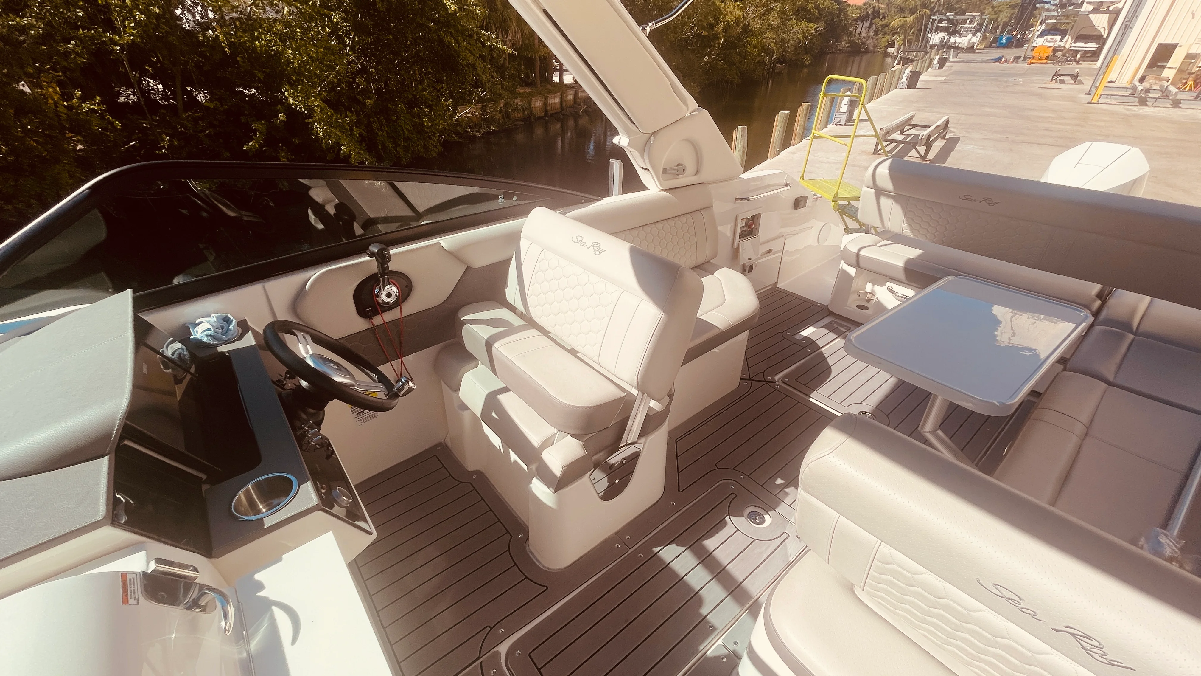 2021 Sea Ray 250 SDX OUTBOARD Image Thumbnail #20