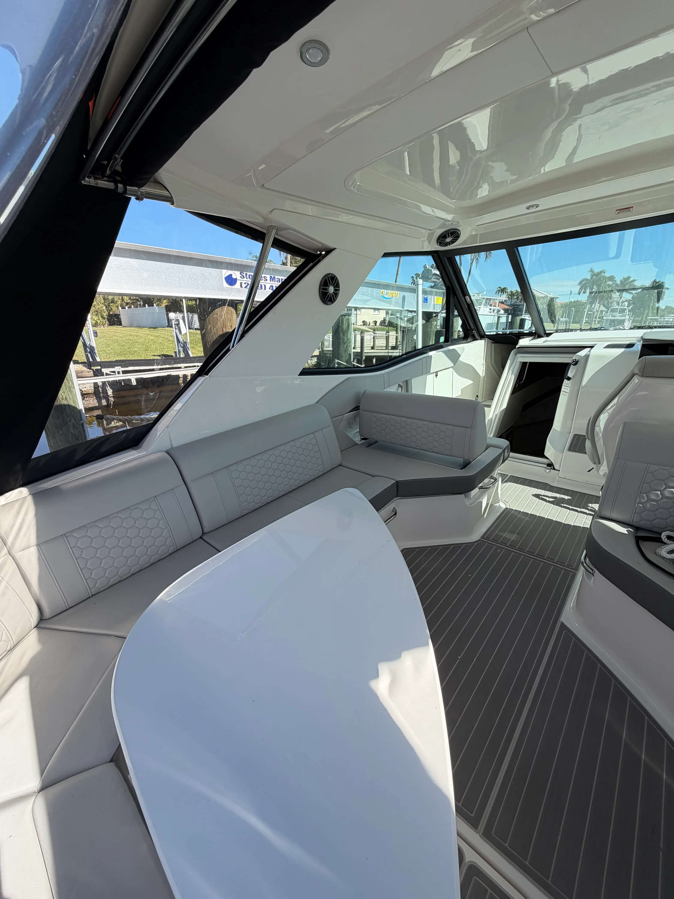 2024 Sea Ray 320 DA-OB Image Thumbnail #14