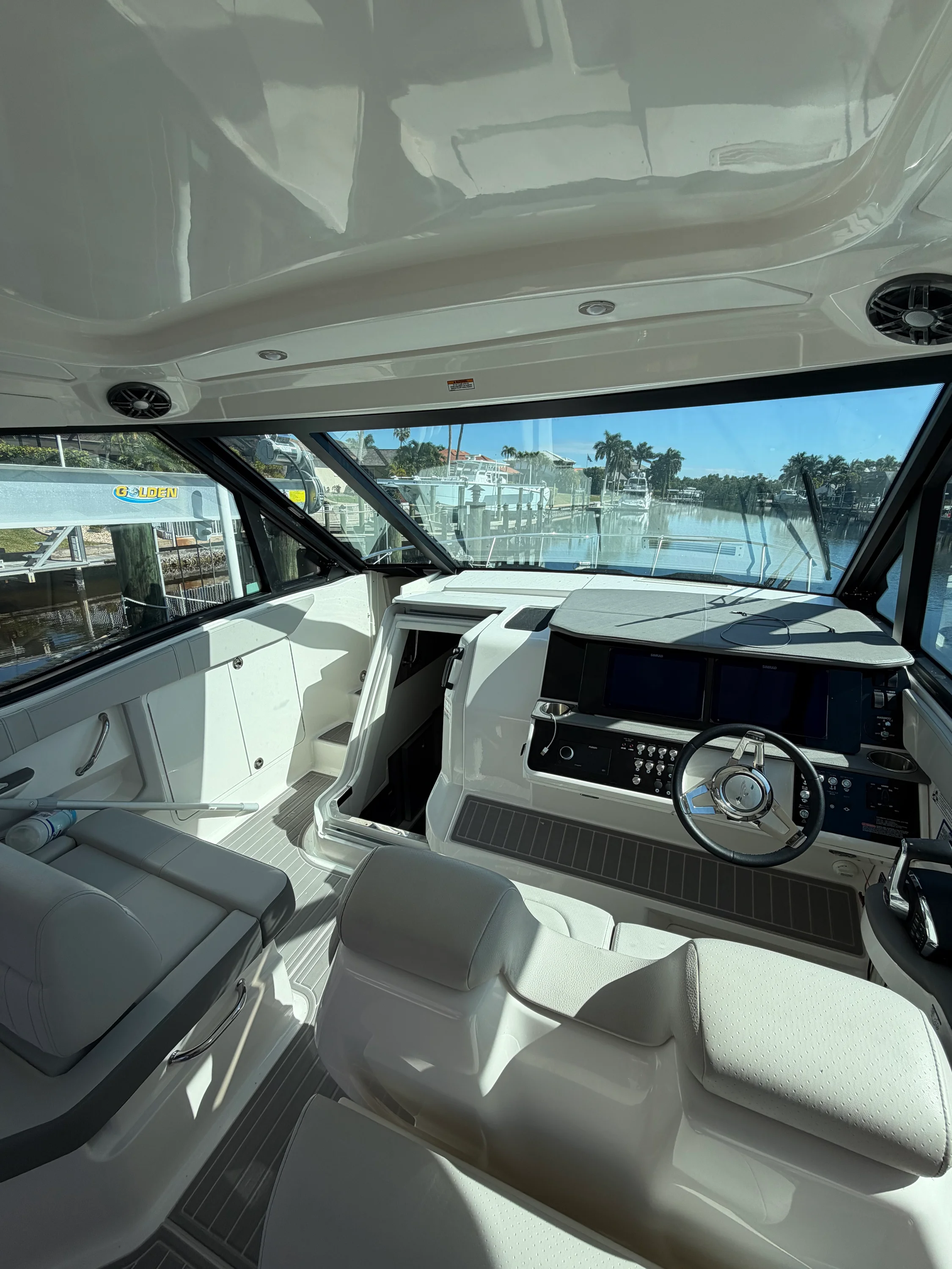 2024 Sea Ray 320 DA-OB Image Thumbnail #10