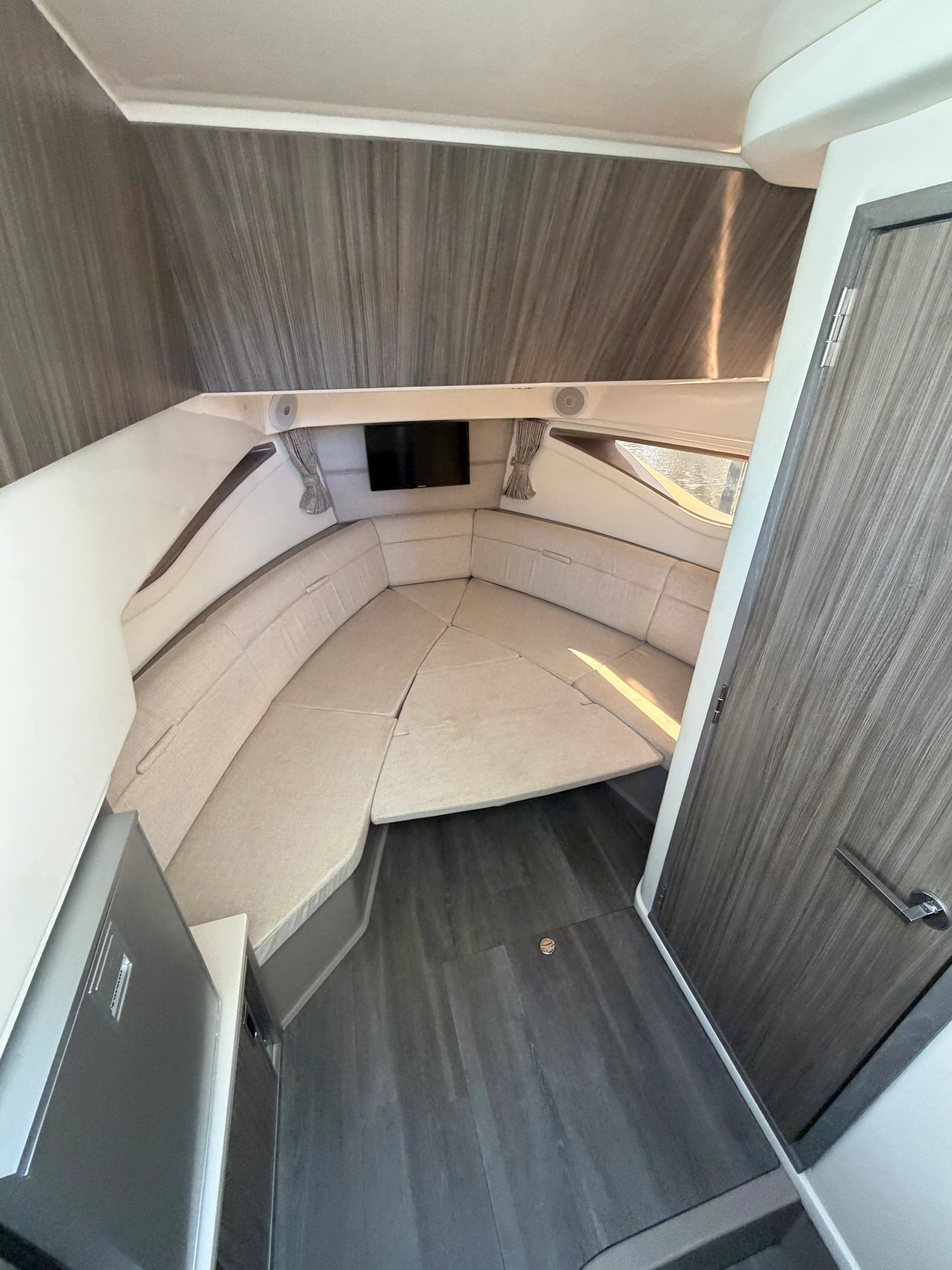 2024 Sea Ray 320 DA-OB Image Thumbnail #17