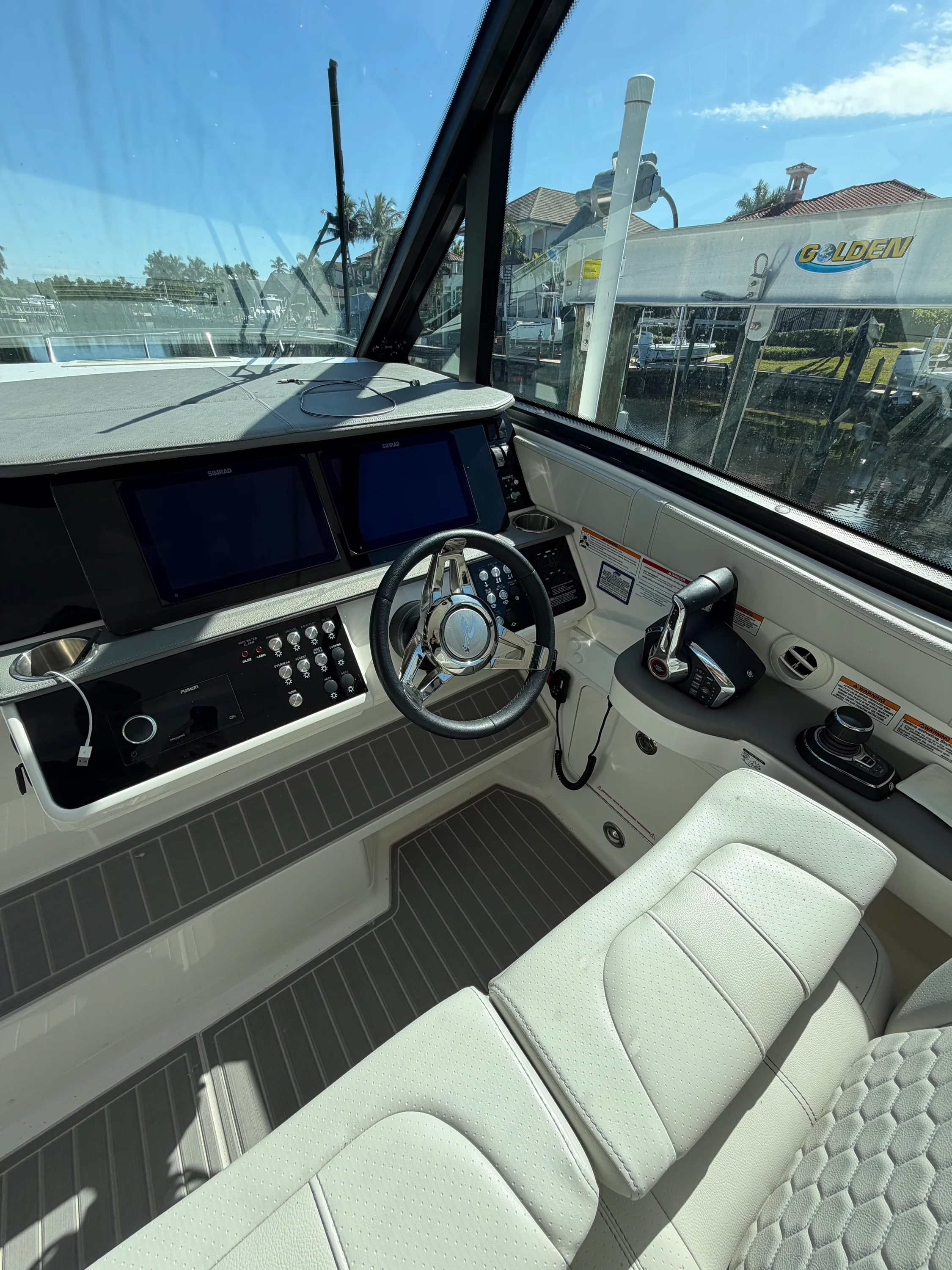 2024 Sea Ray 320 DA-OB Image Thumbnail #9