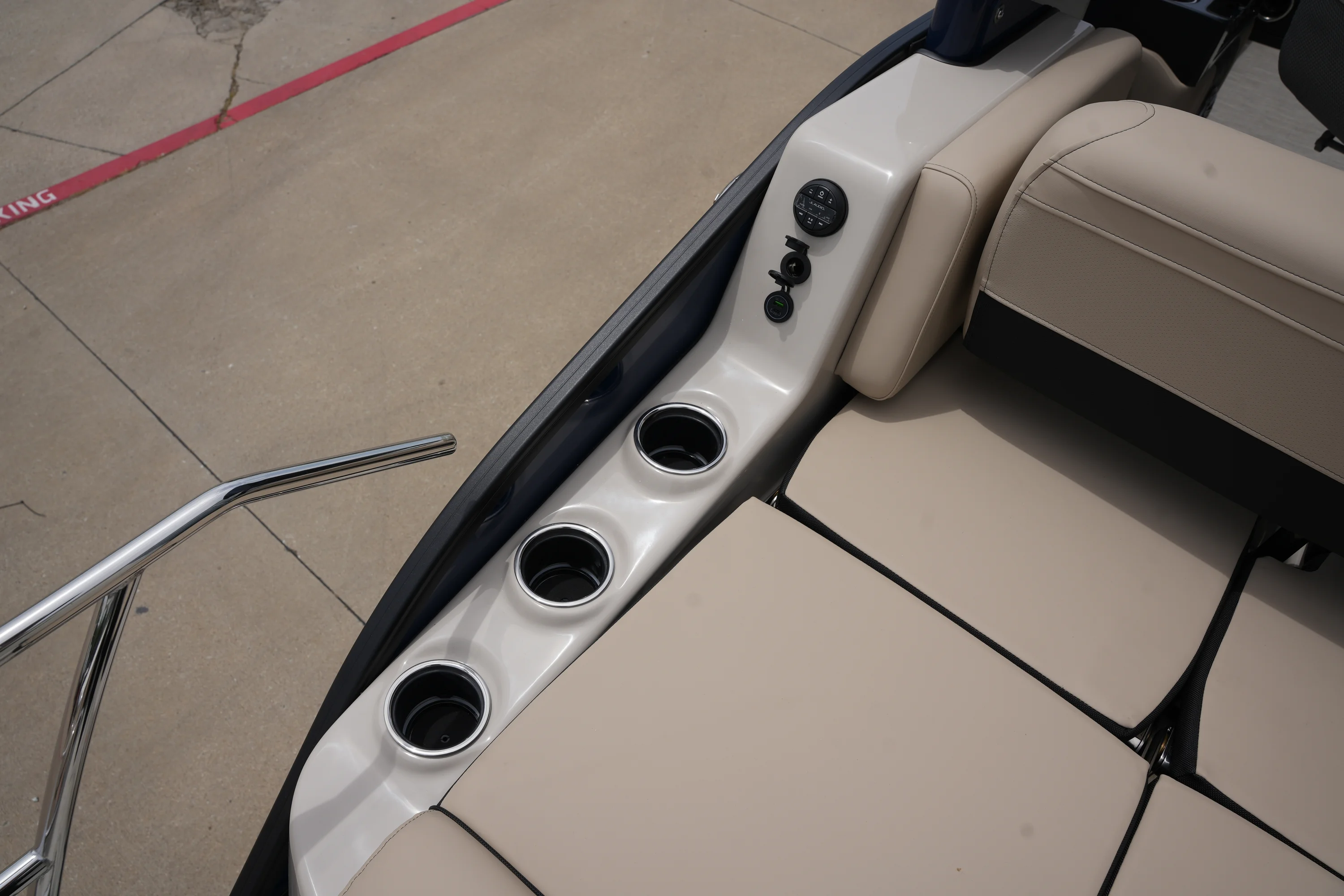 2026 Harris 230 GRAND MARINER Image Thumbnail #12