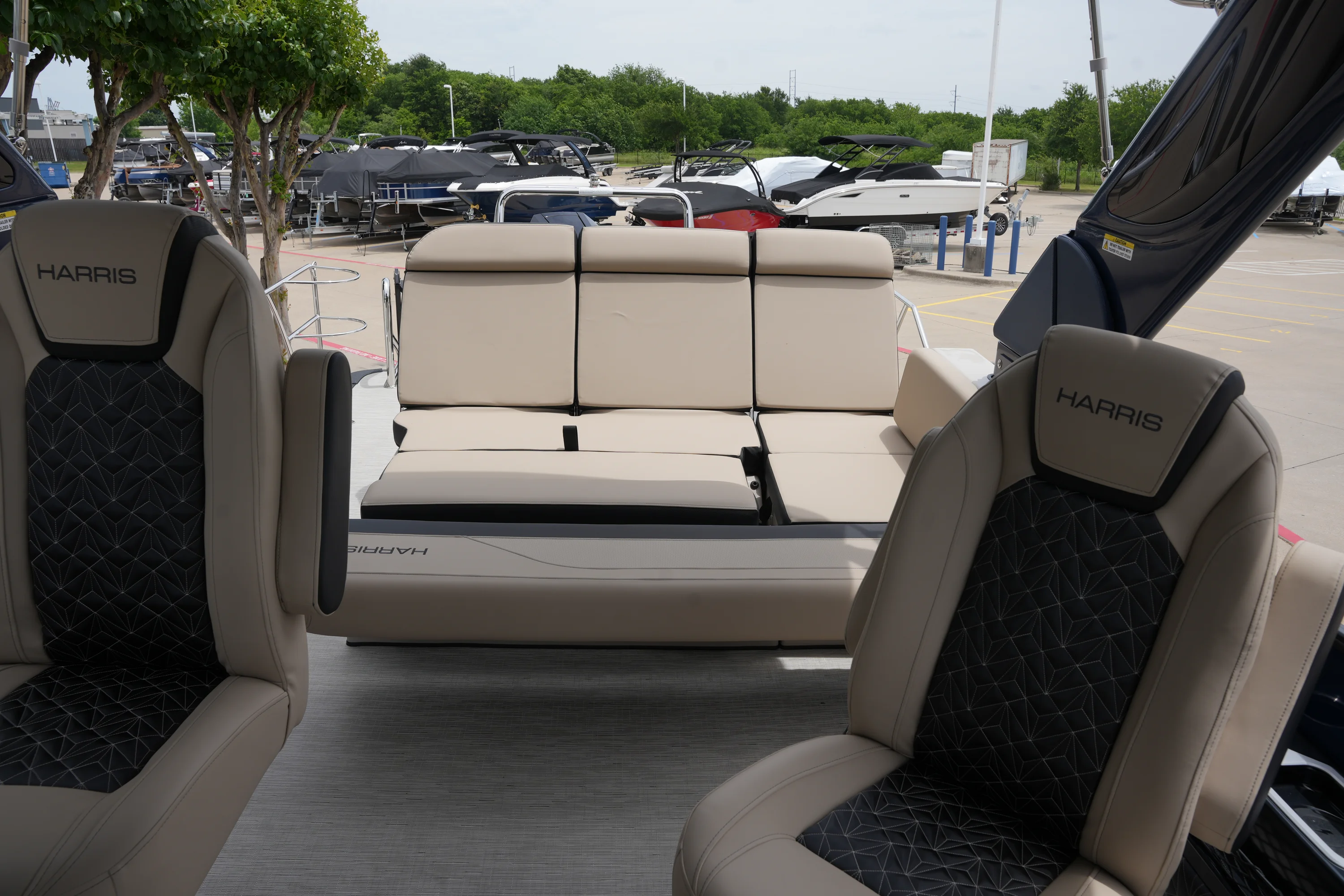 2026 Harris 230 GRAND MARINER Image Thumbnail #16