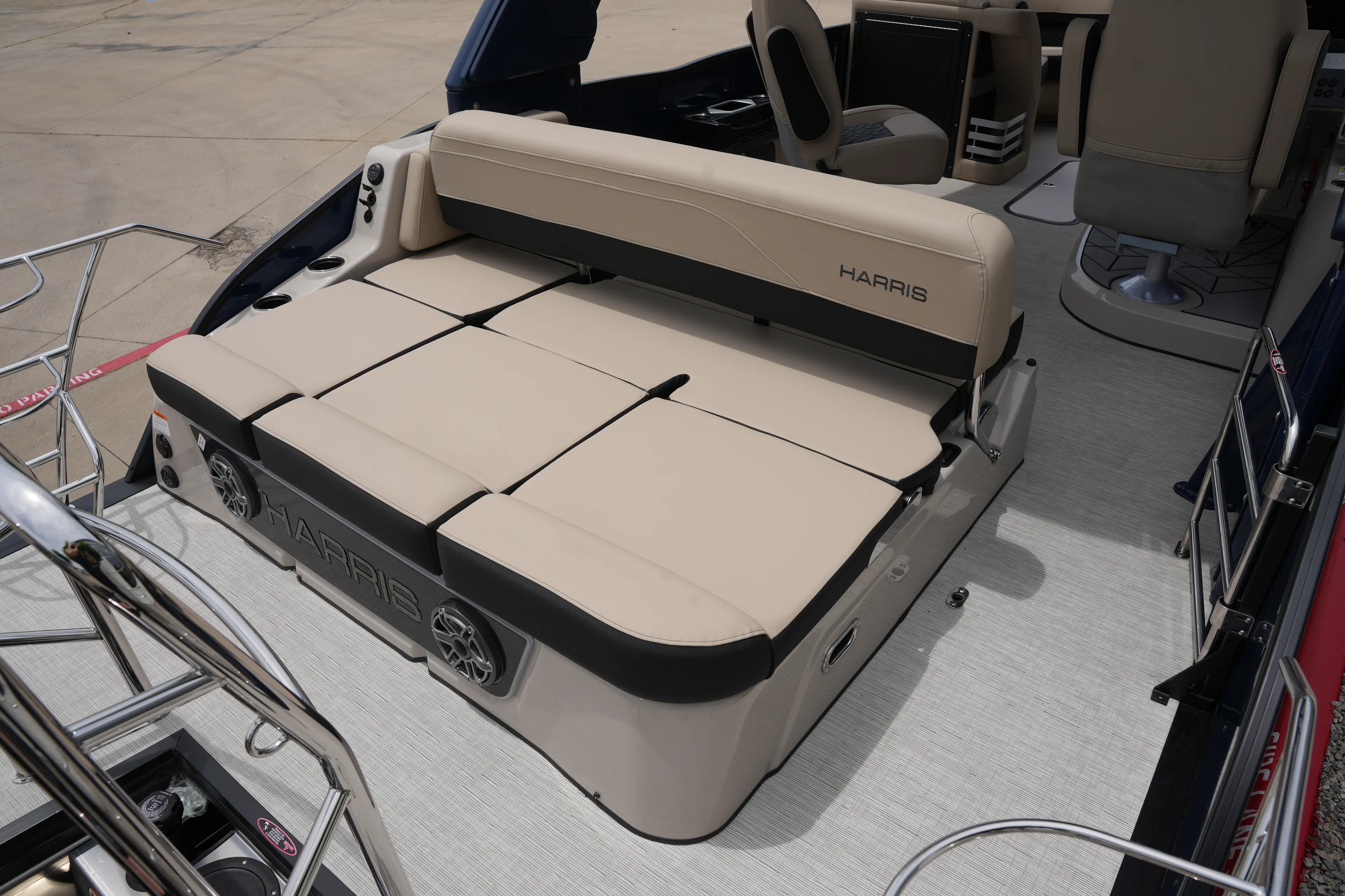 2026 Harris 230 GRAND MARINER Image Thumbnail #13