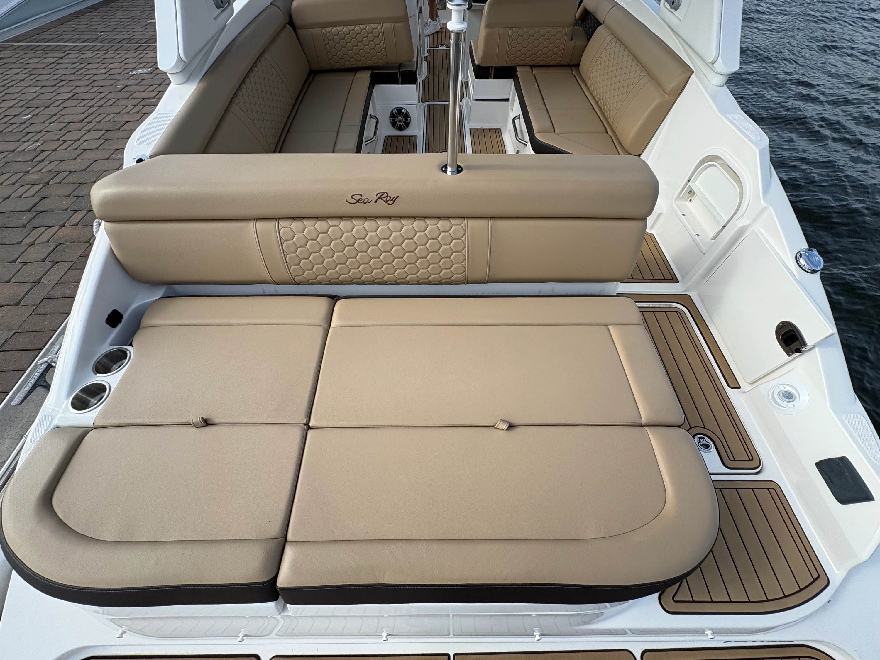 2024 Sea Ray SDX 270 Outboard Image Thumbnail #21