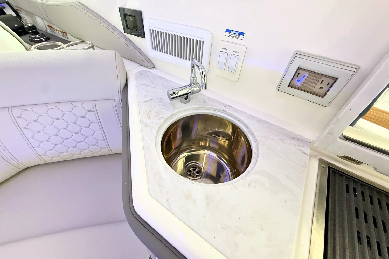 2026 Sea Ray Sundancer 320 Image Thumbnail #14