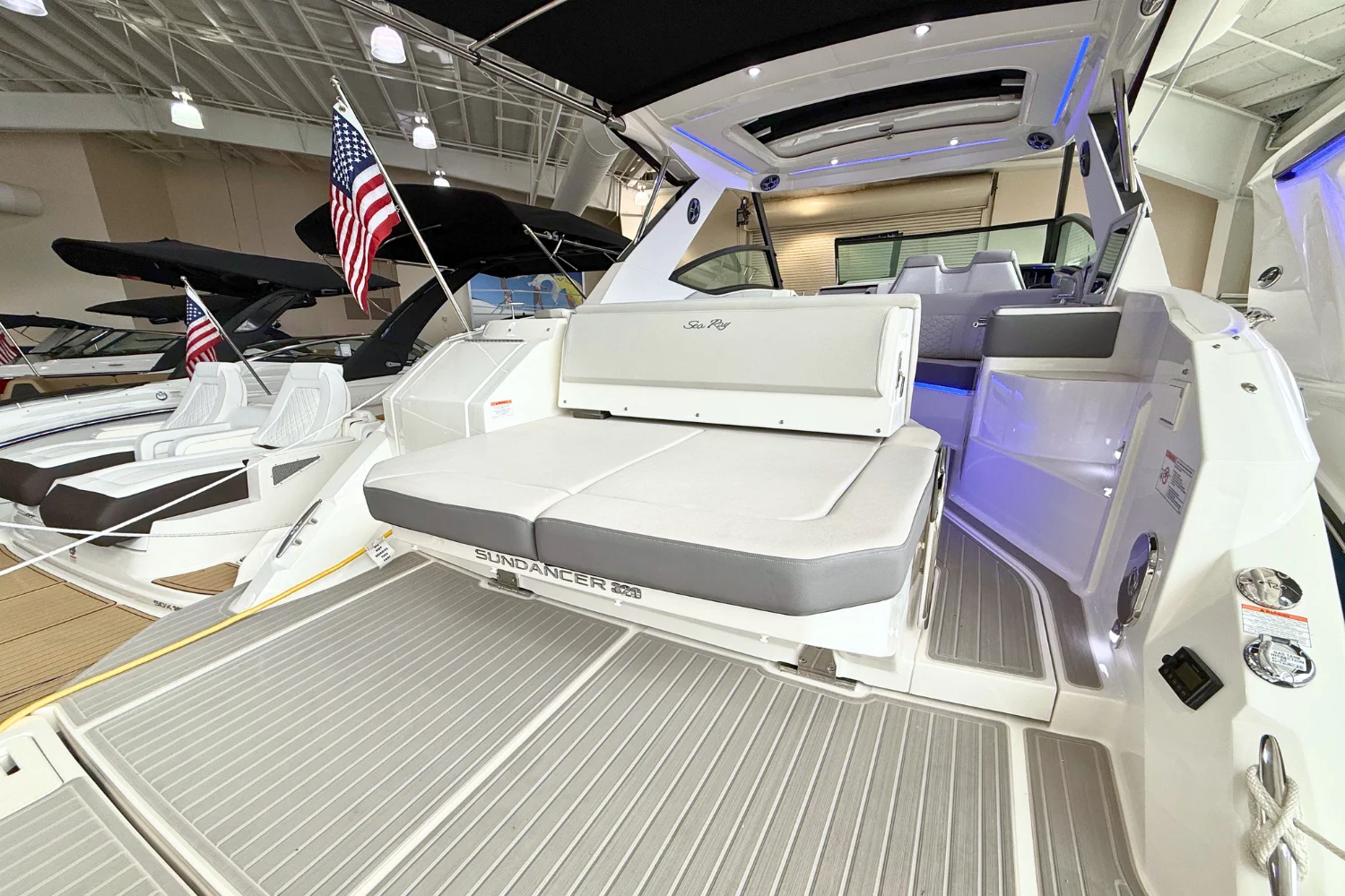 2026 Sea Ray Sundancer 320 Image Thumbnail #8