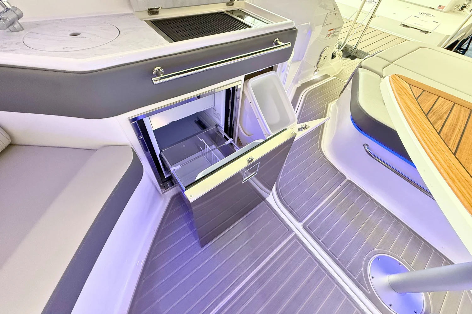 2026 Sea Ray Sundancer 320 Image Thumbnail #17