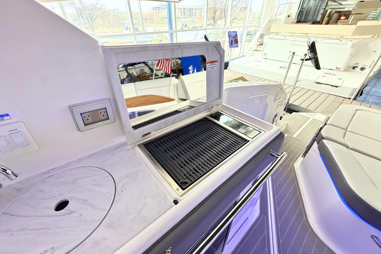 2026 Sea Ray Sundancer 320 Image Thumbnail #15