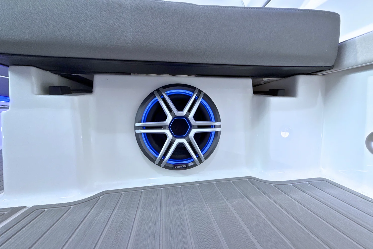 2026 Sea Ray Sundancer 320 Image Thumbnail #48