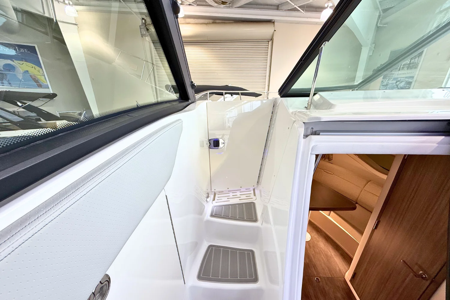 2026 Sea Ray Sundancer 320 Image Thumbnail #32