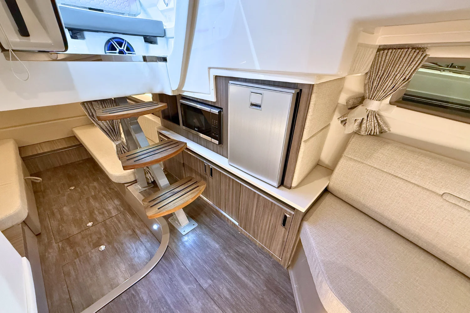 2026 Sea Ray Sundancer 320 Image Thumbnail #40