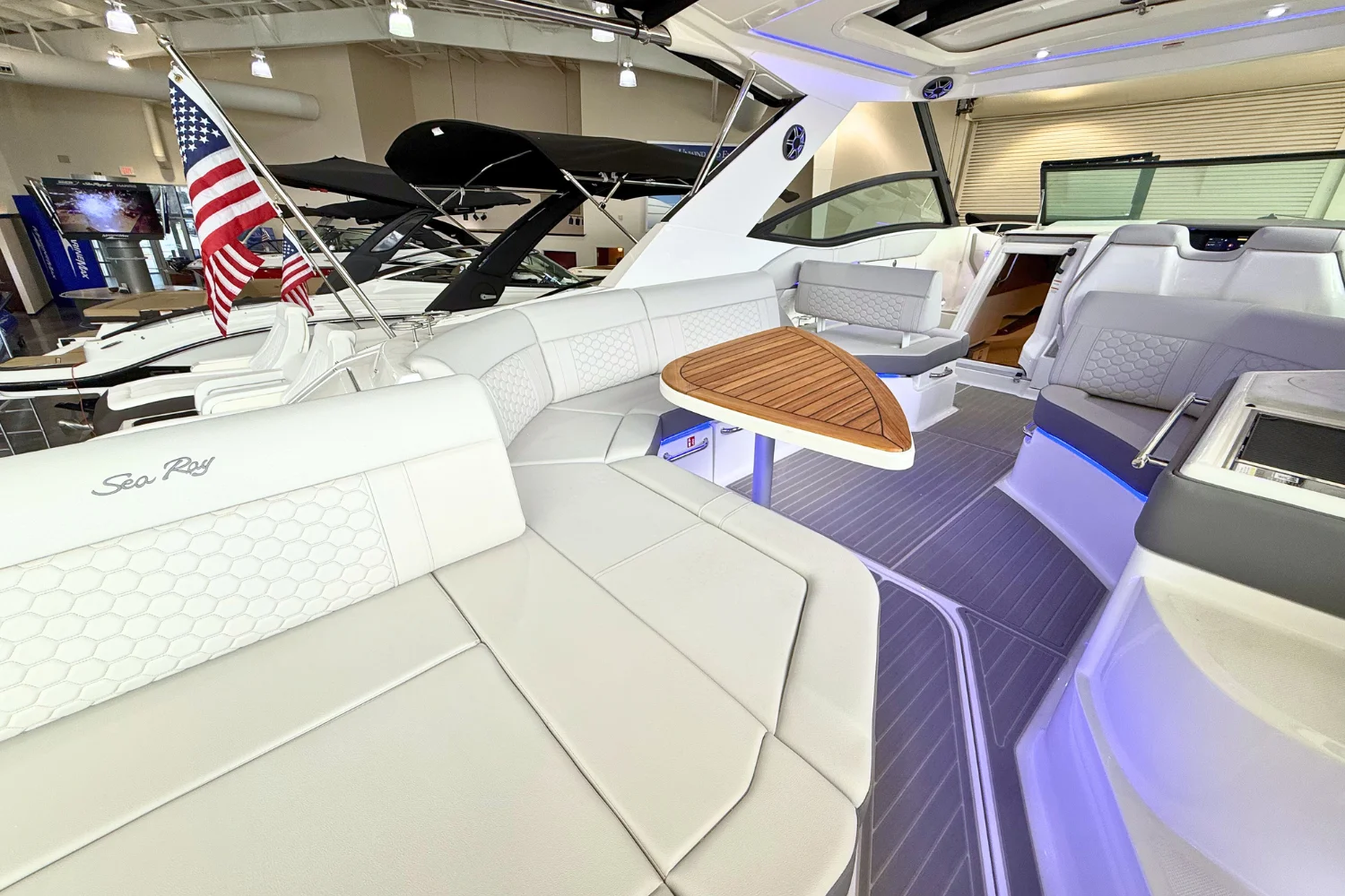 2026 Sea Ray Sundancer 320 Image Thumbnail #10
