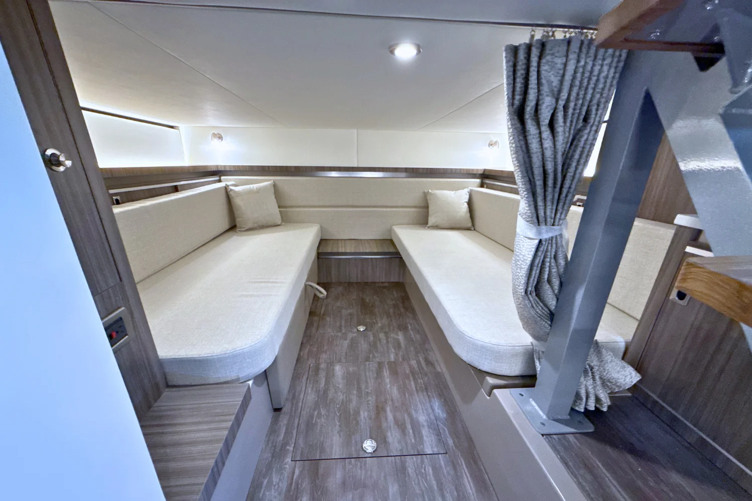 2026 Sea Ray Sundancer 320 Image Thumbnail #42