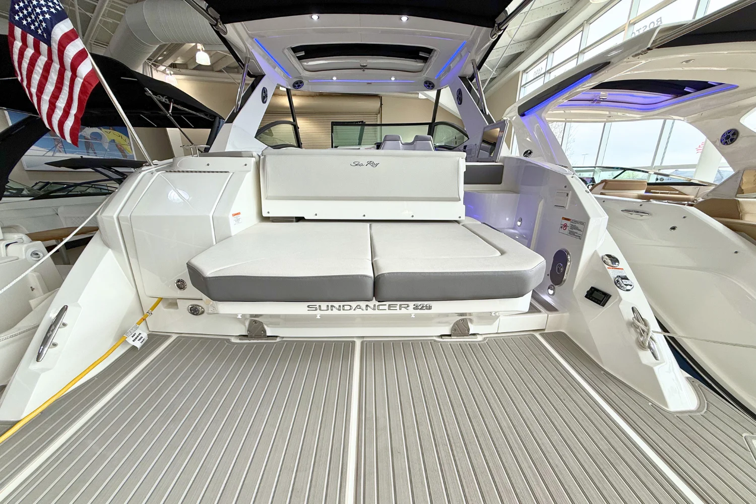 2026 Sea Ray Sundancer 320 Image Thumbnail #9