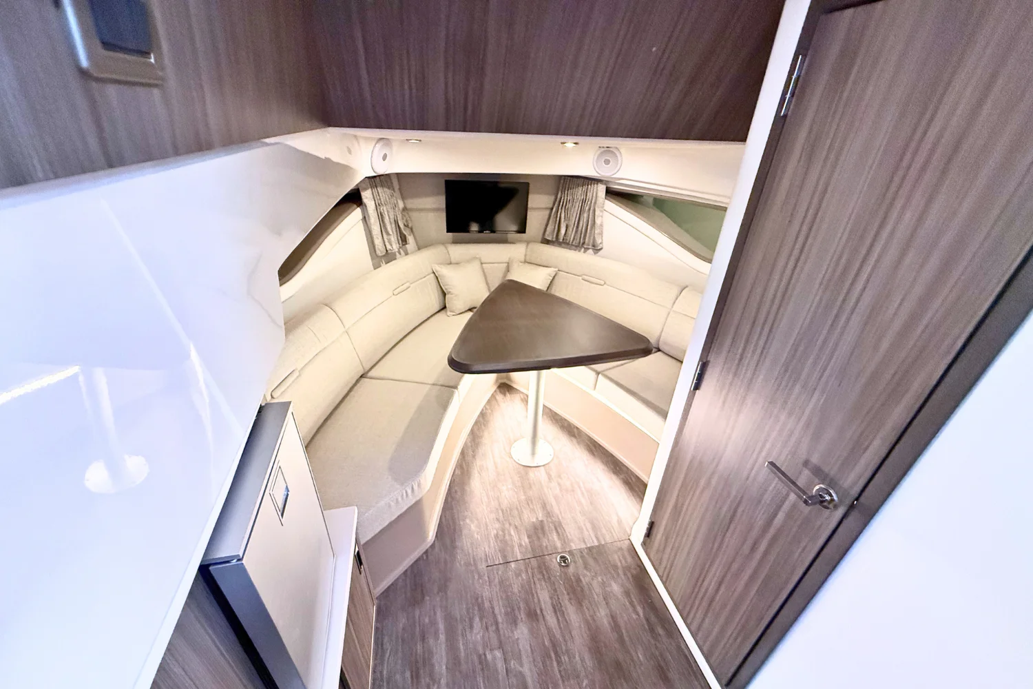 2026 Sea Ray Sundancer 320 Image Thumbnail #37