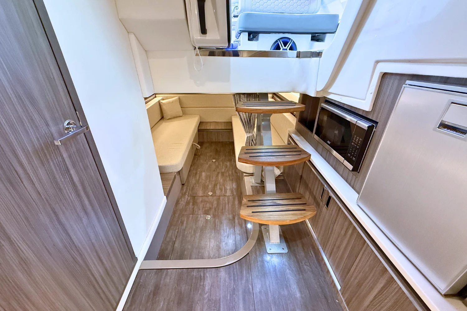 2026 Sea Ray Sundancer 320 Image Thumbnail #41