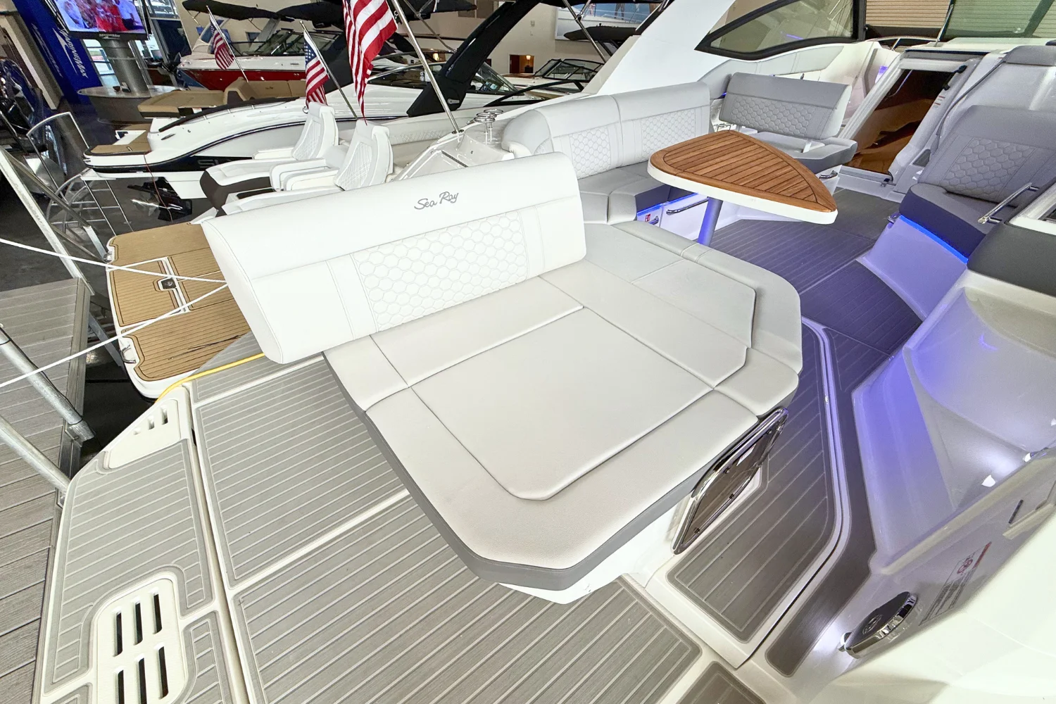 2026 Sea Ray Sundancer 320 Image Thumbnail #7