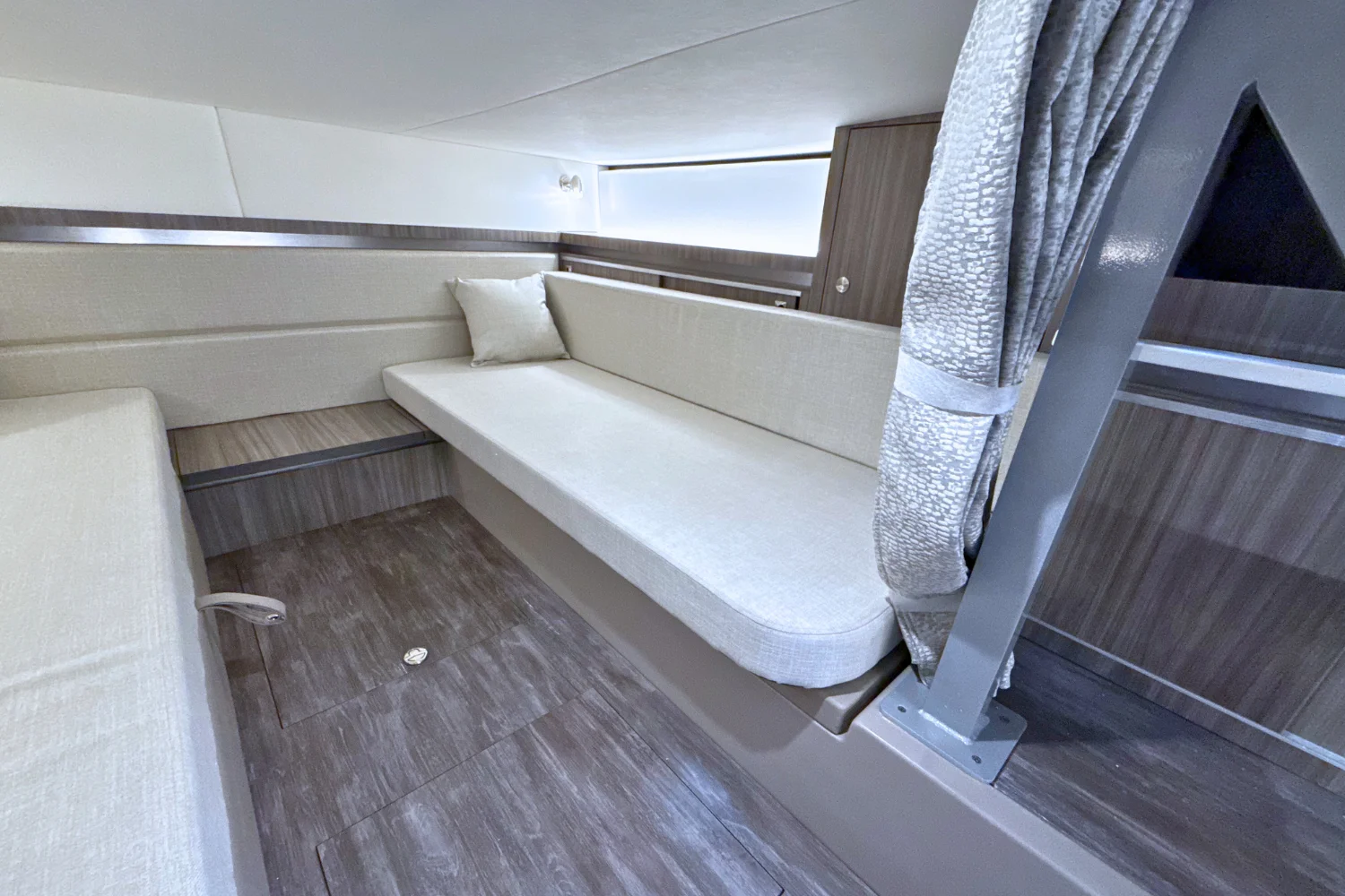 2026 Sea Ray Sundancer 320 Image Thumbnail #44