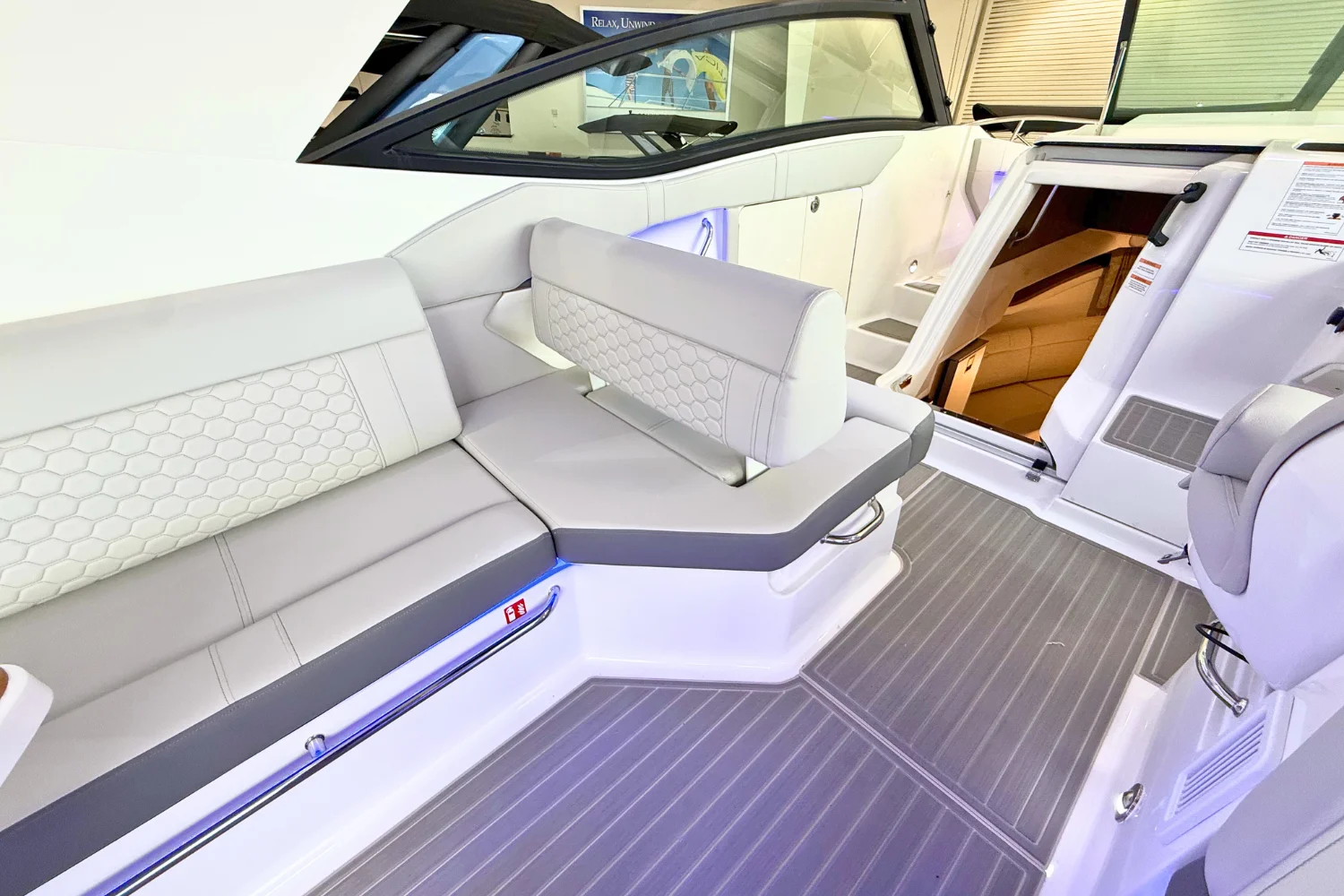 2026 Sea Ray Sundancer 320 Image Thumbnail #20