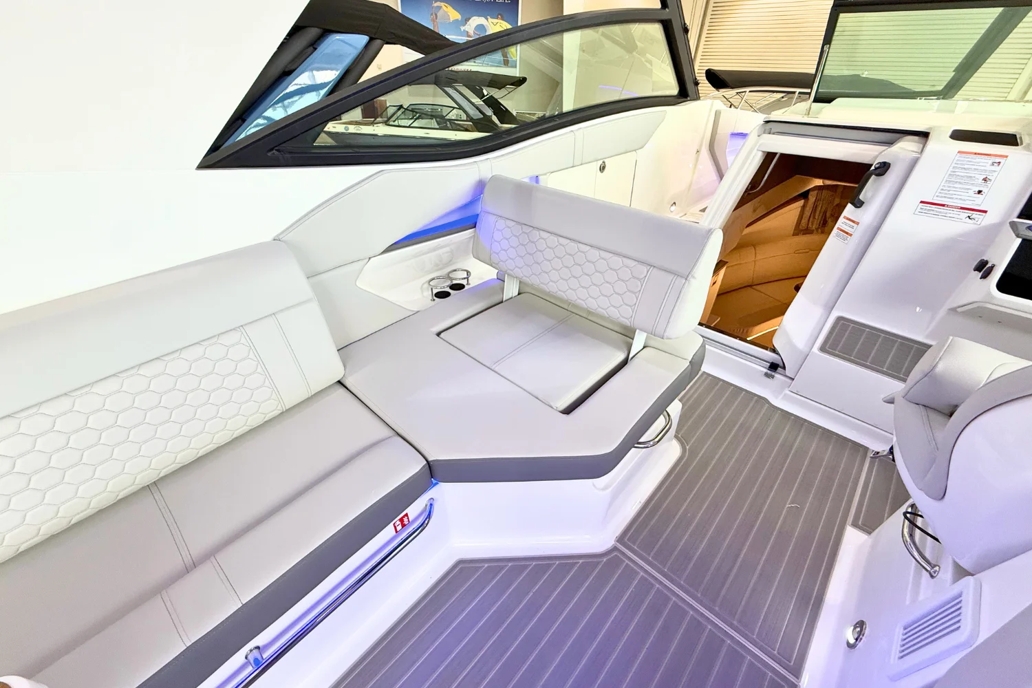 2026 Sea Ray Sundancer 320 Image Thumbnail #21