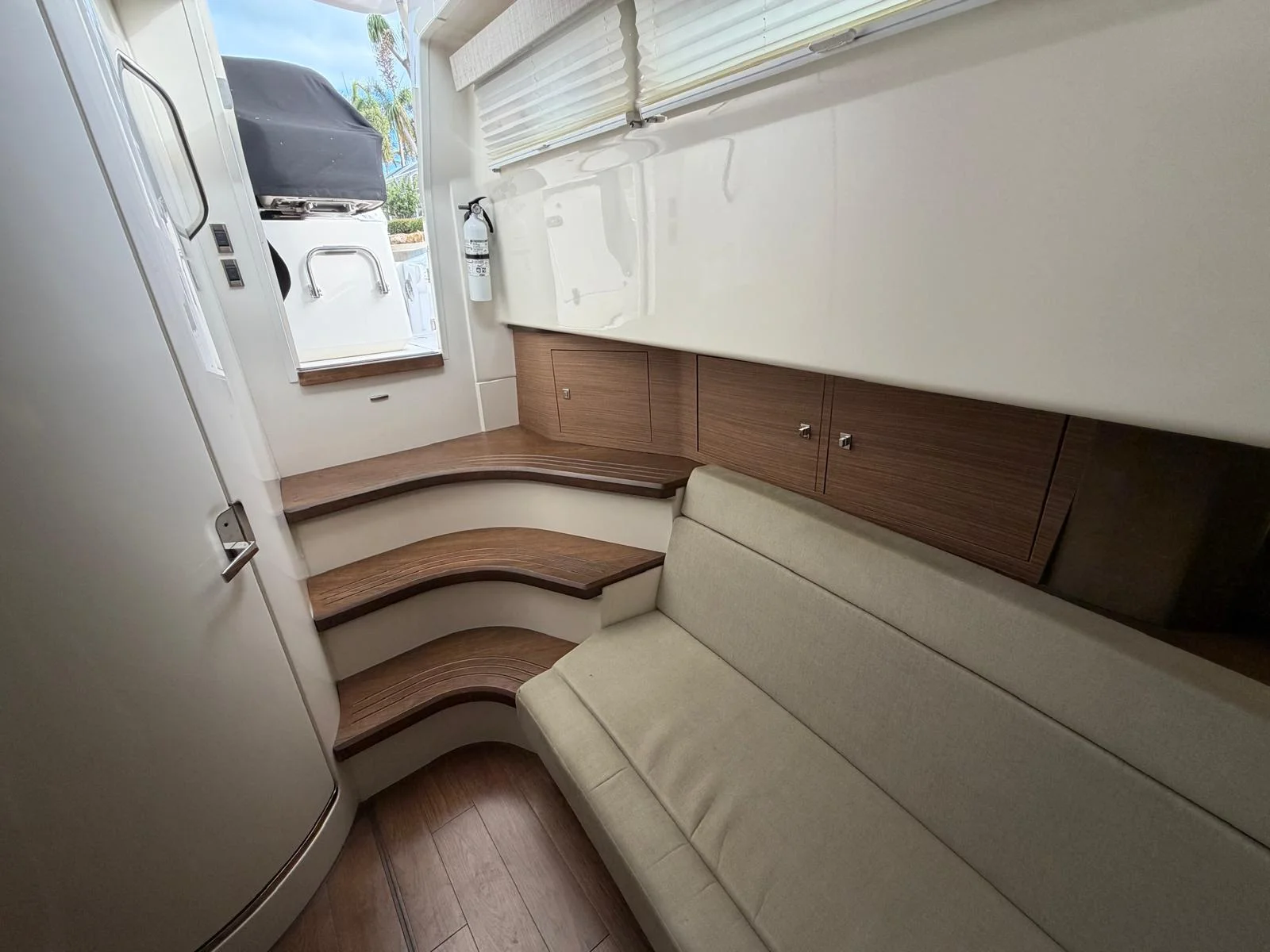 2017 Boston Whaler 420 OUTRAGE Image Thumbnail #6