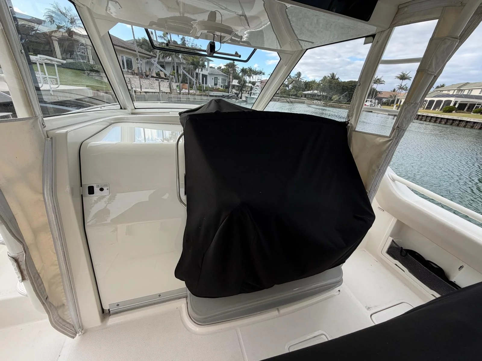 2017 Boston Whaler 420 OUTRAGE Image Thumbnail #5