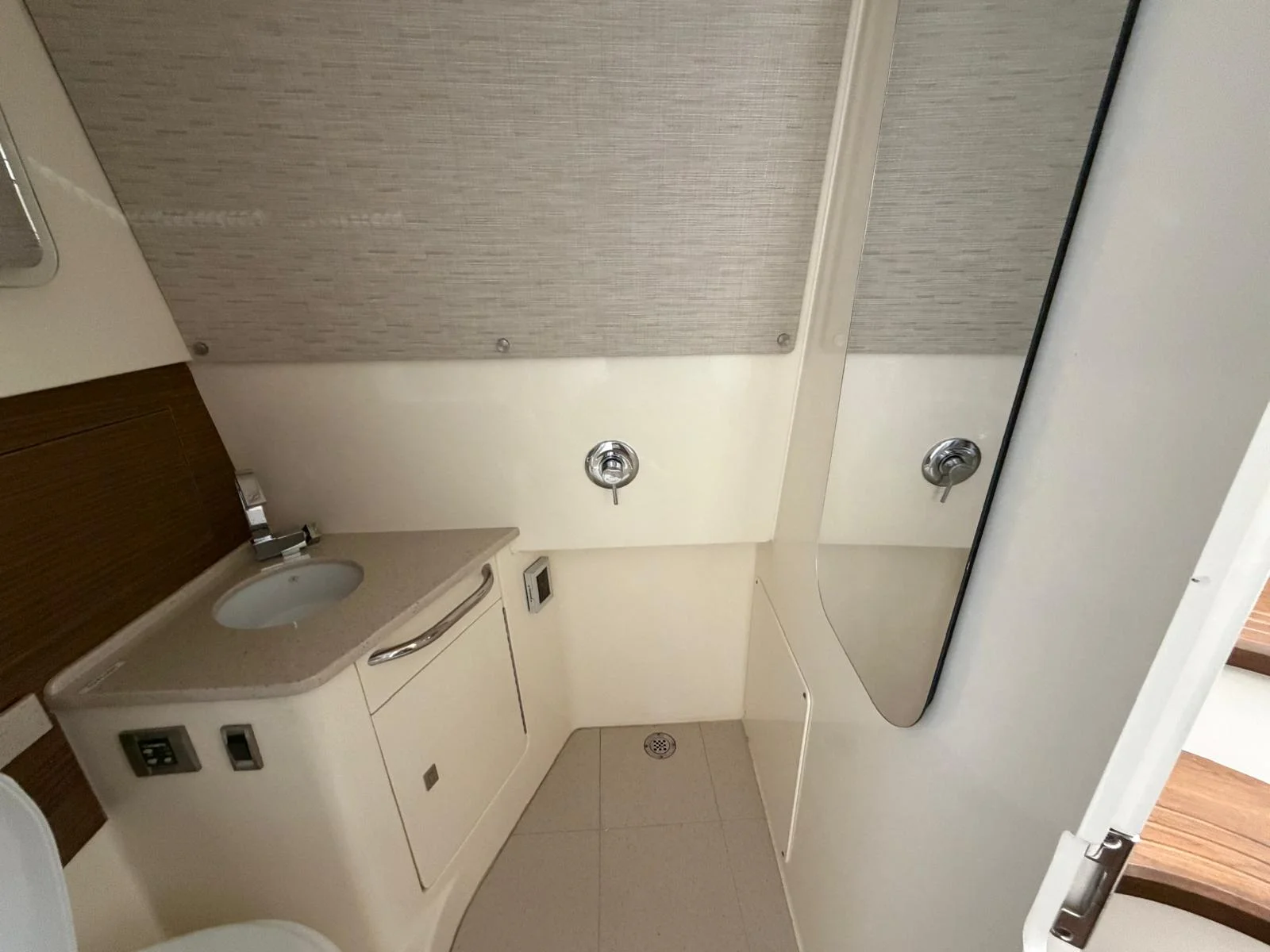 2017 Boston Whaler 420 OUTRAGE Image Thumbnail #7