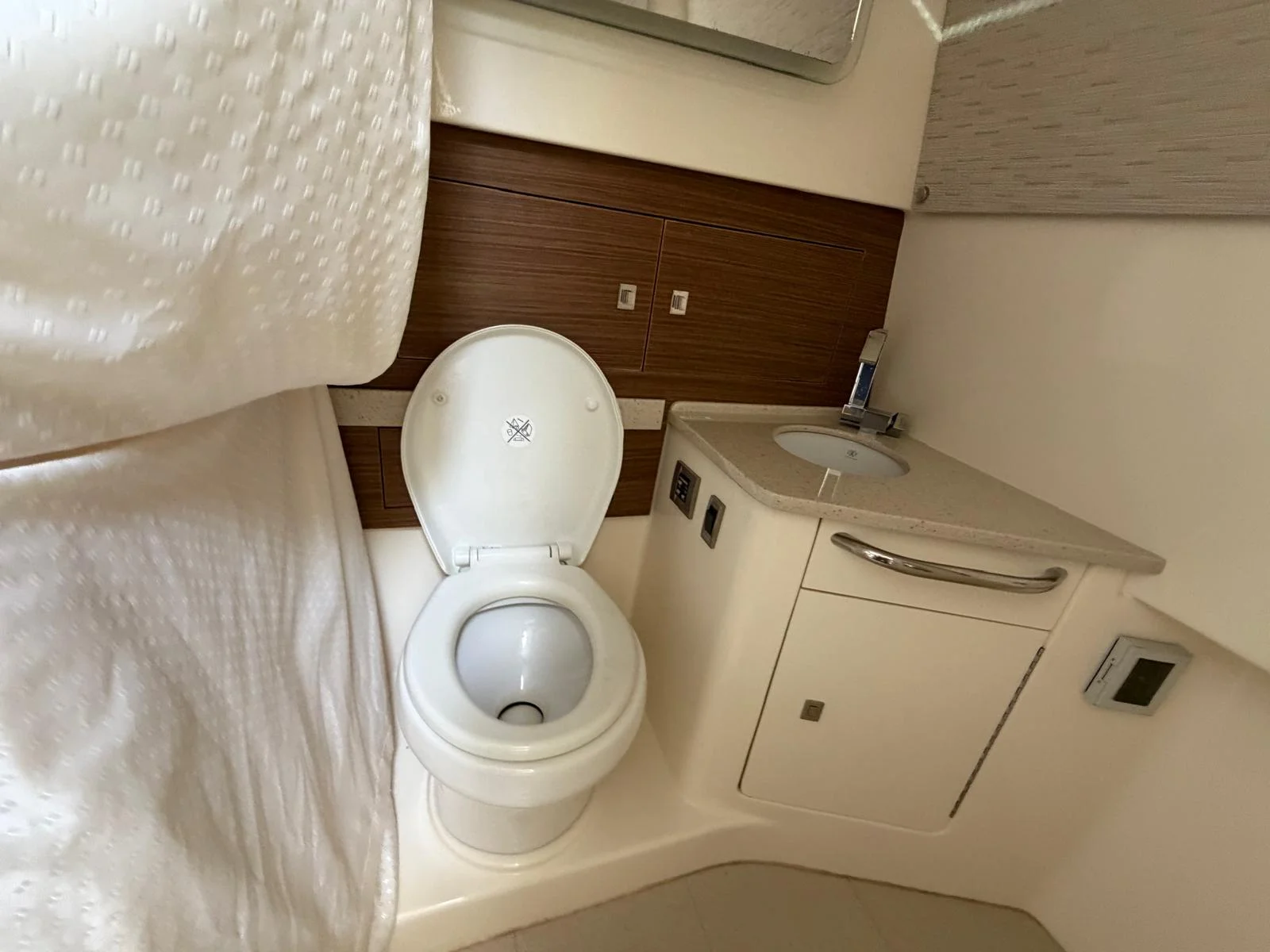 2017 Boston Whaler 420 OUTRAGE Image Thumbnail #8