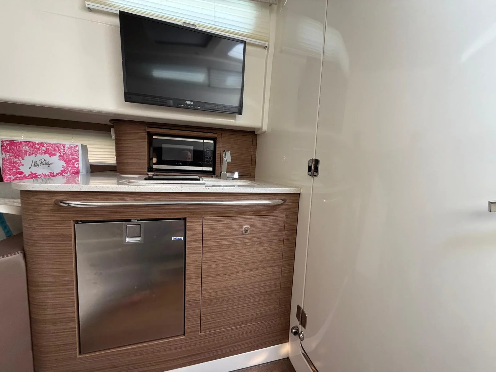 2017 Boston Whaler 420 OUTRAGE Image Thumbnail #9