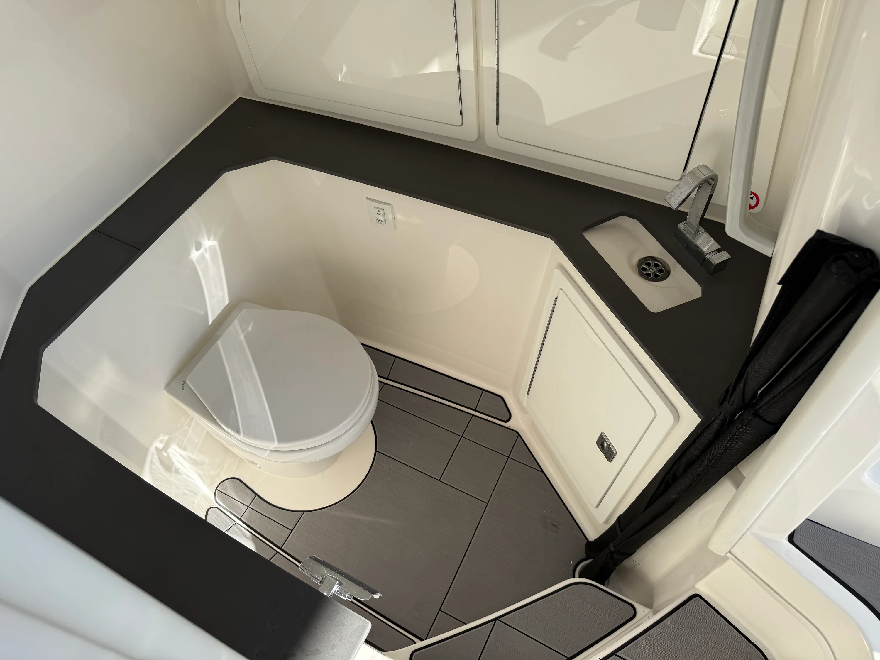 2022 Aviara AV32 OB Image Thumbnail #15