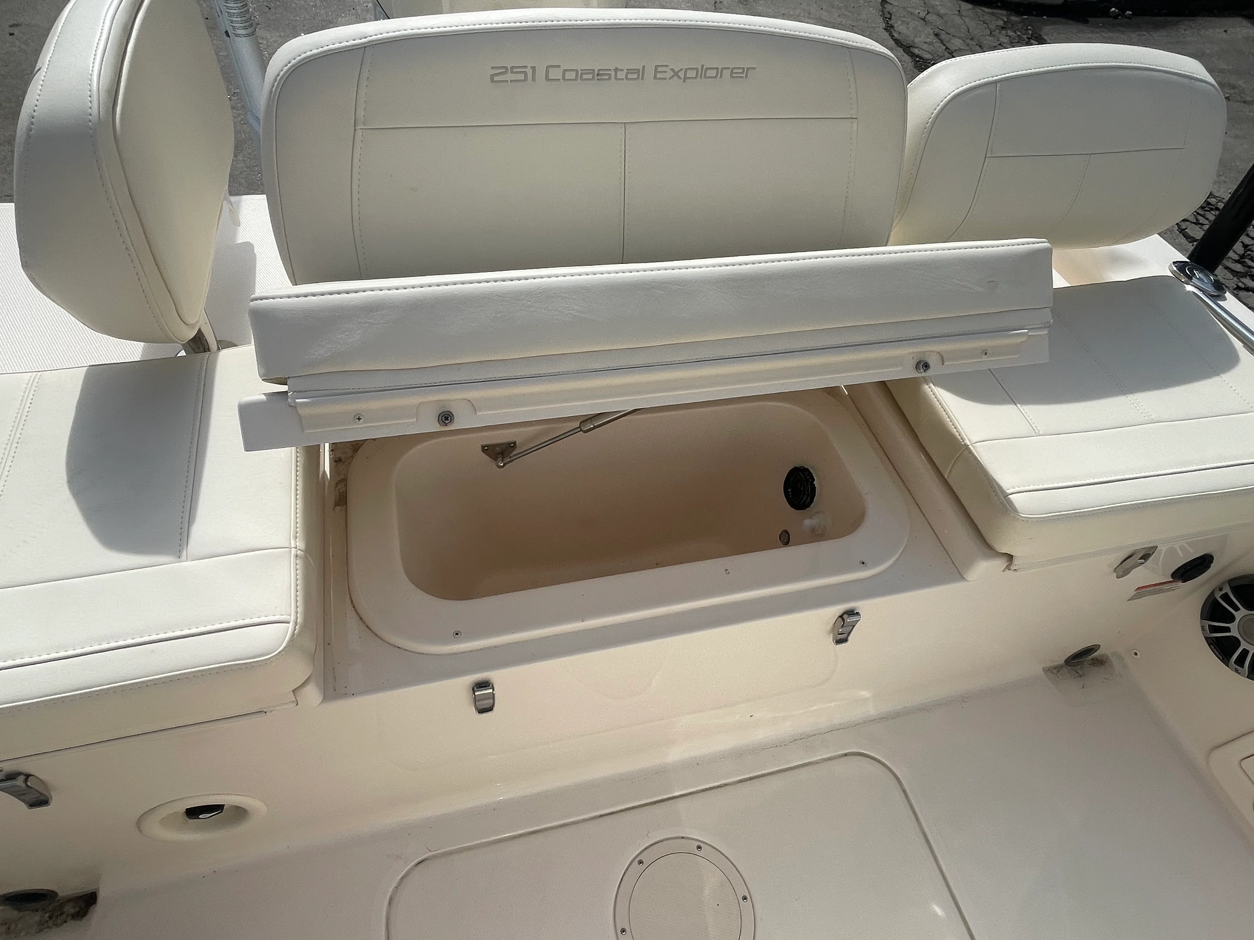 2025 Grady-White 251 COASTAL EXPLORER Image Thumbnail #12