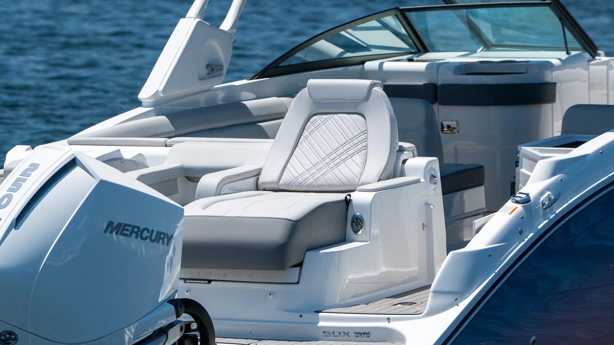 2026 Sea Ray SDX 290 Outboard Image Thumbnail #4