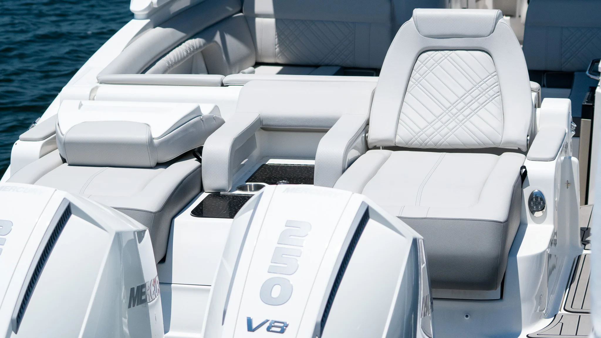2026 Sea Ray SDX 290 Outboard Image Thumbnail #22