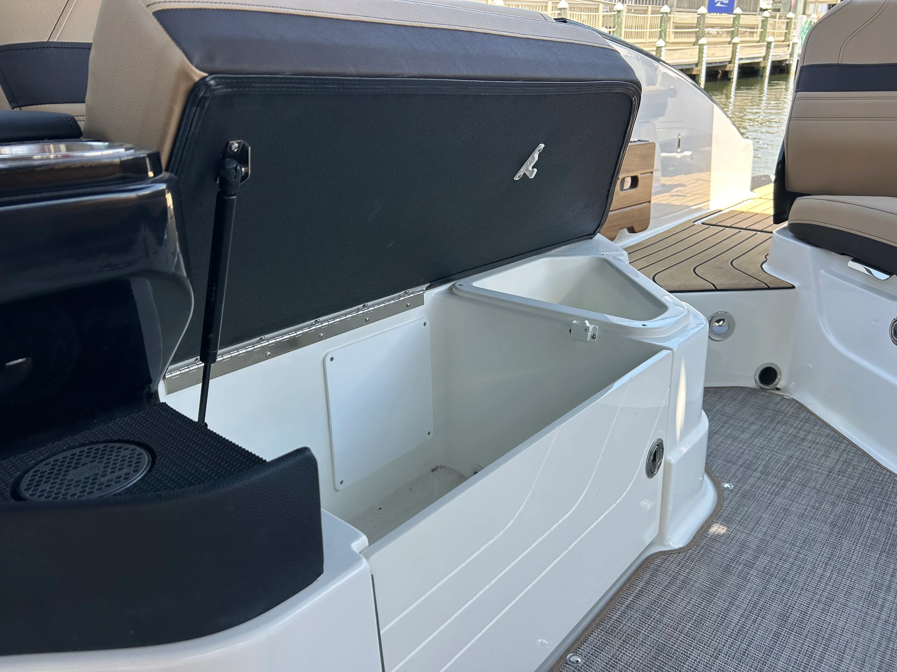2026 Sea Ray SLX 280 Outboard Image Thumbnail #18