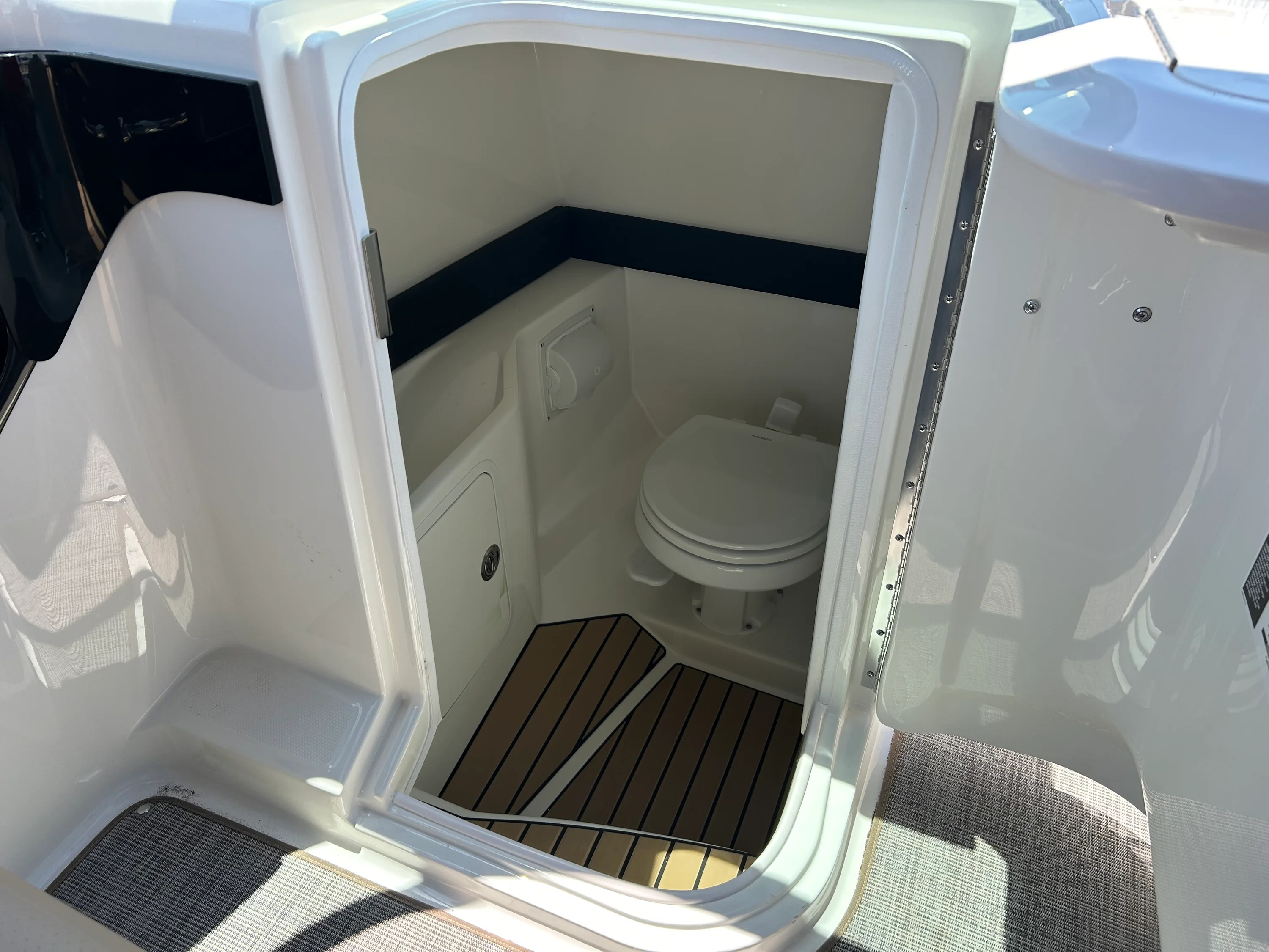 2026 Sea Ray SLX 280 Outboard Image Thumbnail #23