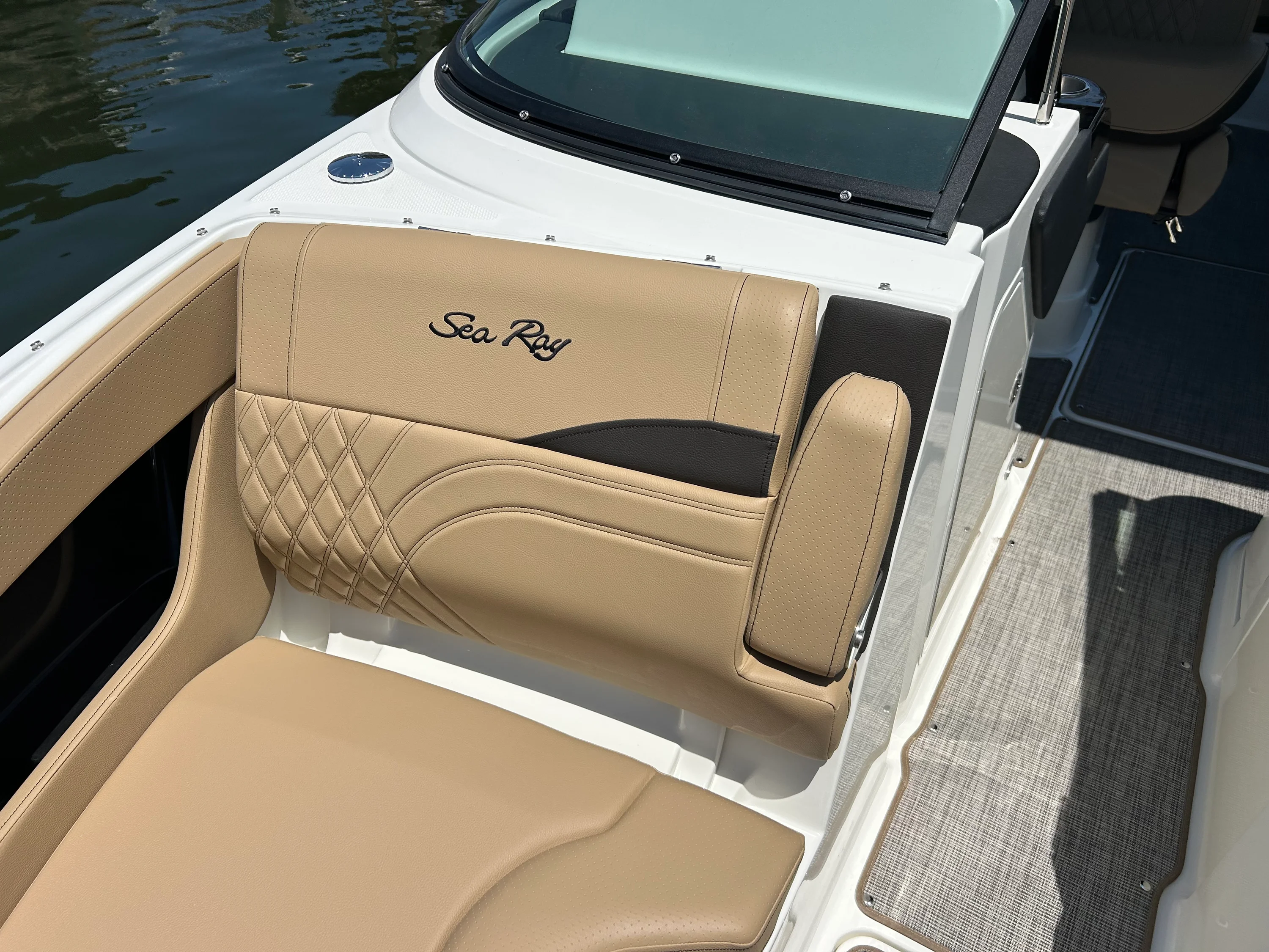 2026 Sea Ray SLX 280 Outboard Image Thumbnail #28