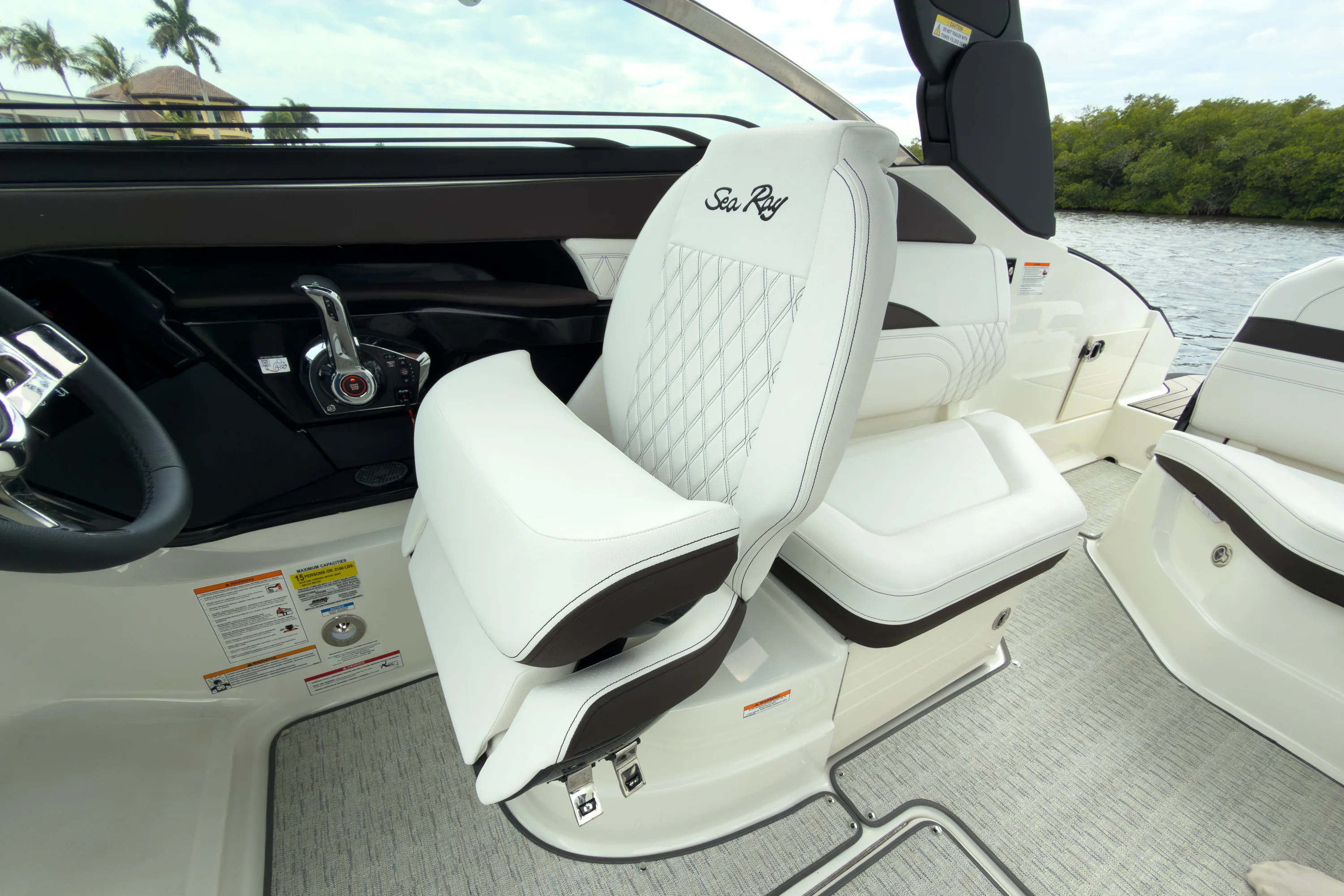 2026 Sea Ray SLX 260 Outboard Image Thumbnail #12