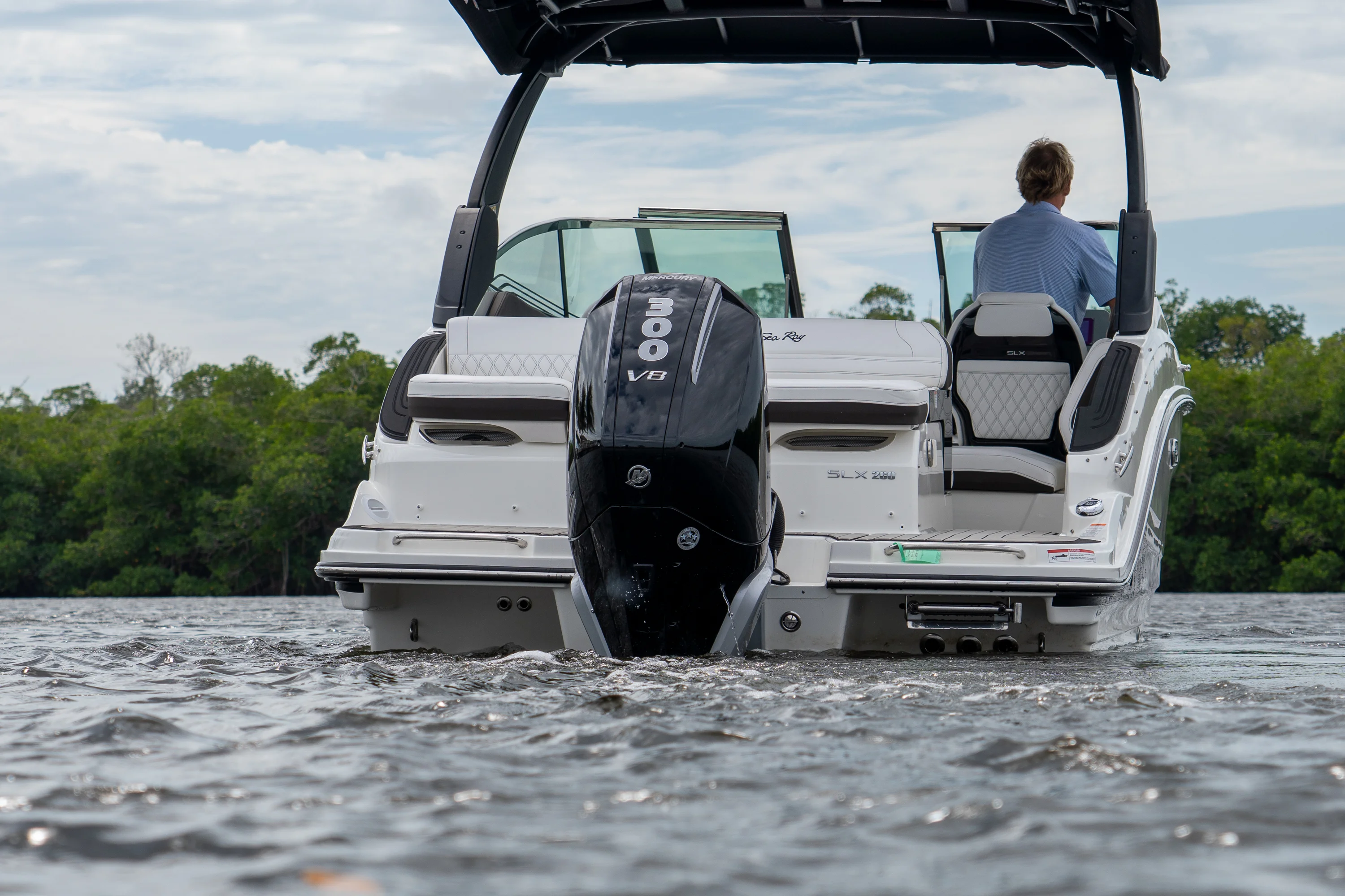 2026 Sea Ray SLX 260 Outboard Image Thumbnail #4
