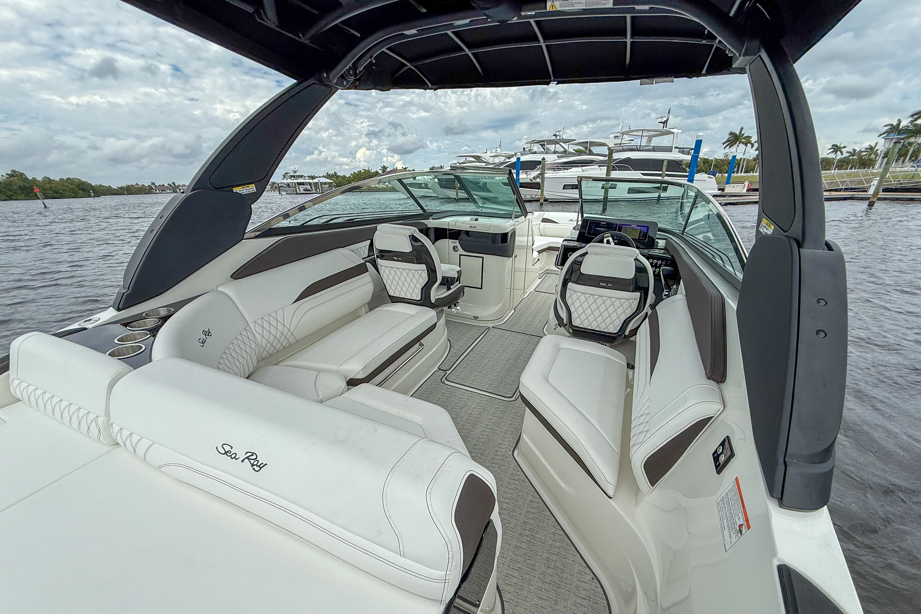 2026 Sea Ray SLX 260 Outboard Image Thumbnail #6