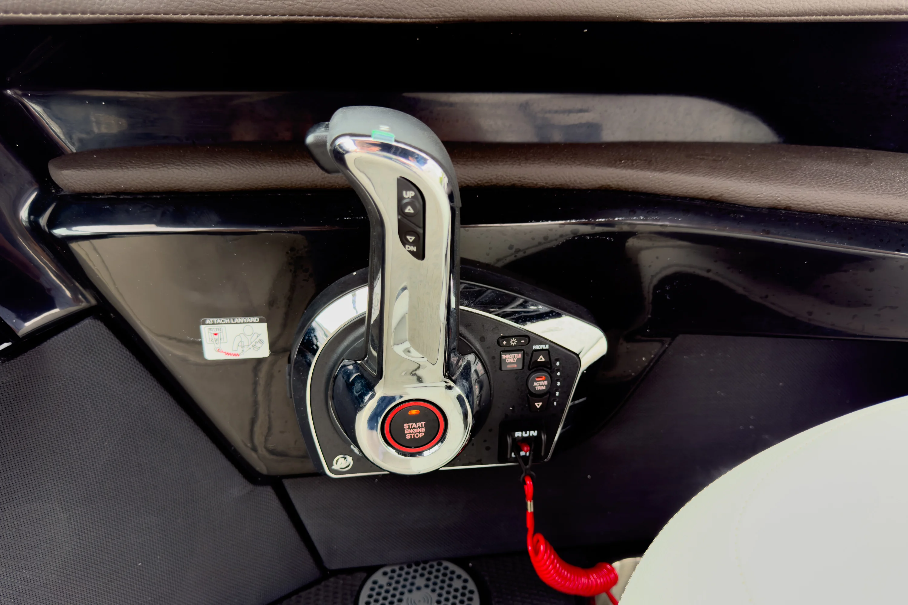 2026 Sea Ray SLX 260 Outboard Image Thumbnail #15