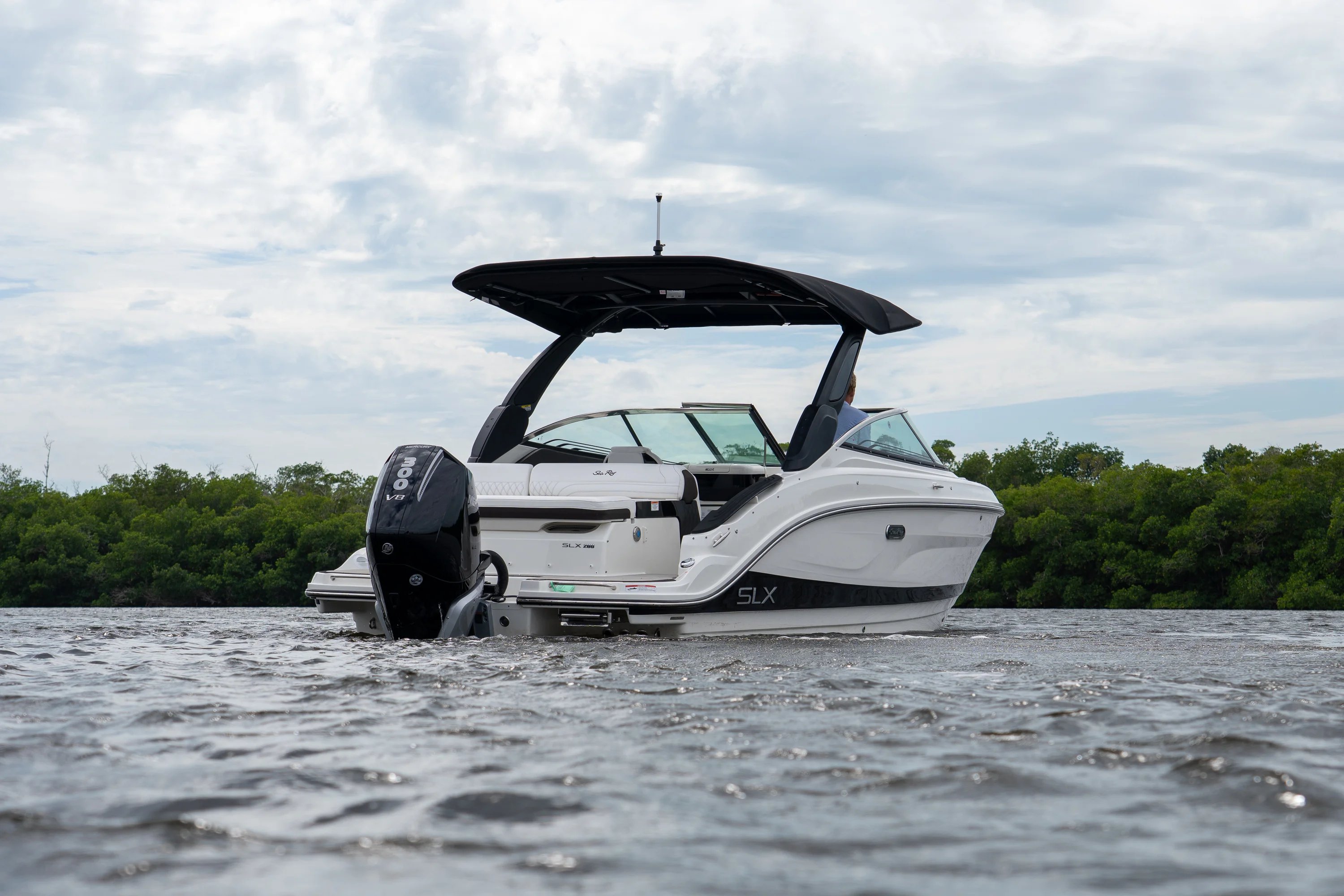 2026 Sea Ray SLX 260 Outboard Image Thumbnail #3
