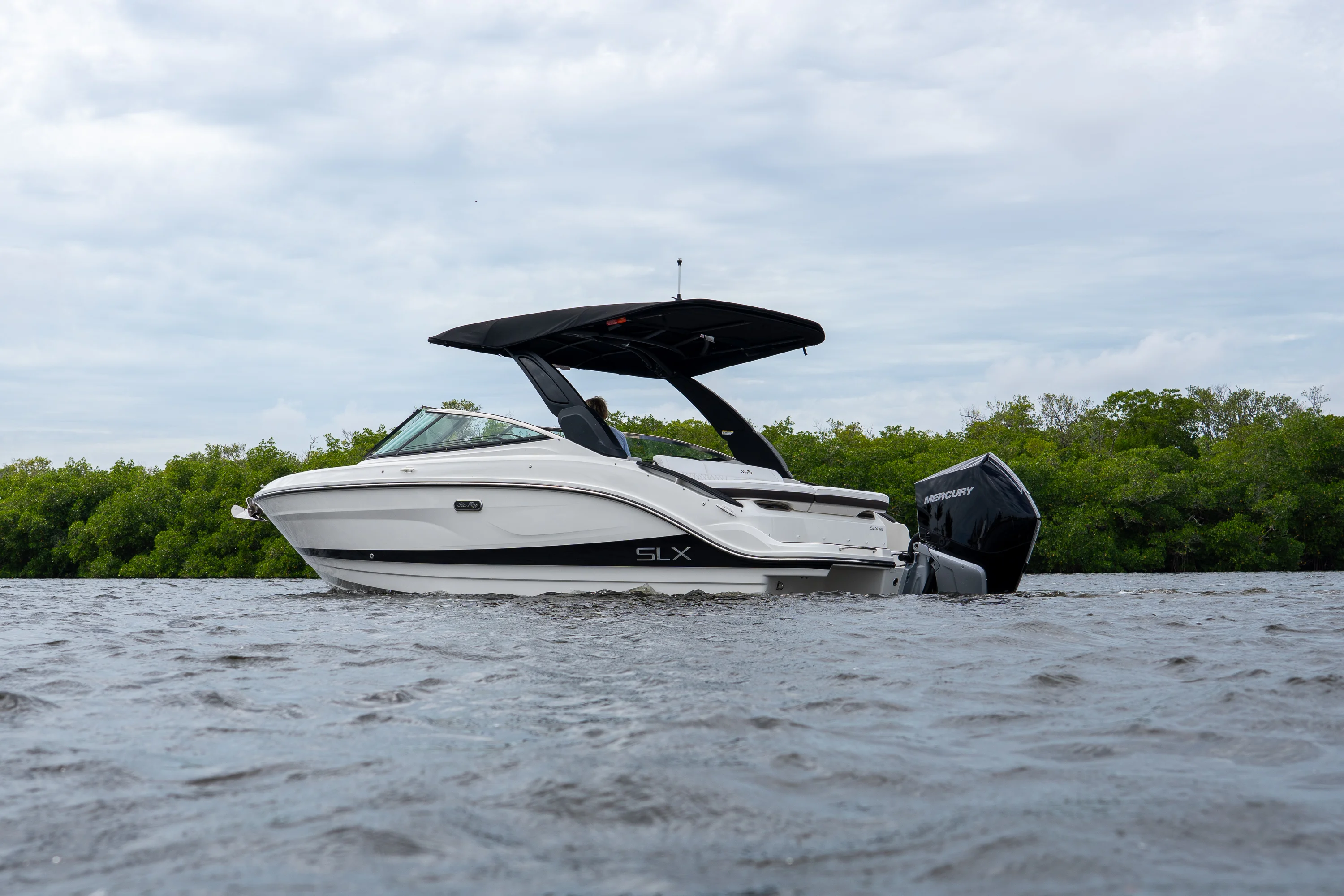 2026 Sea Ray SLX 260 Outboard Image Thumbnail #1